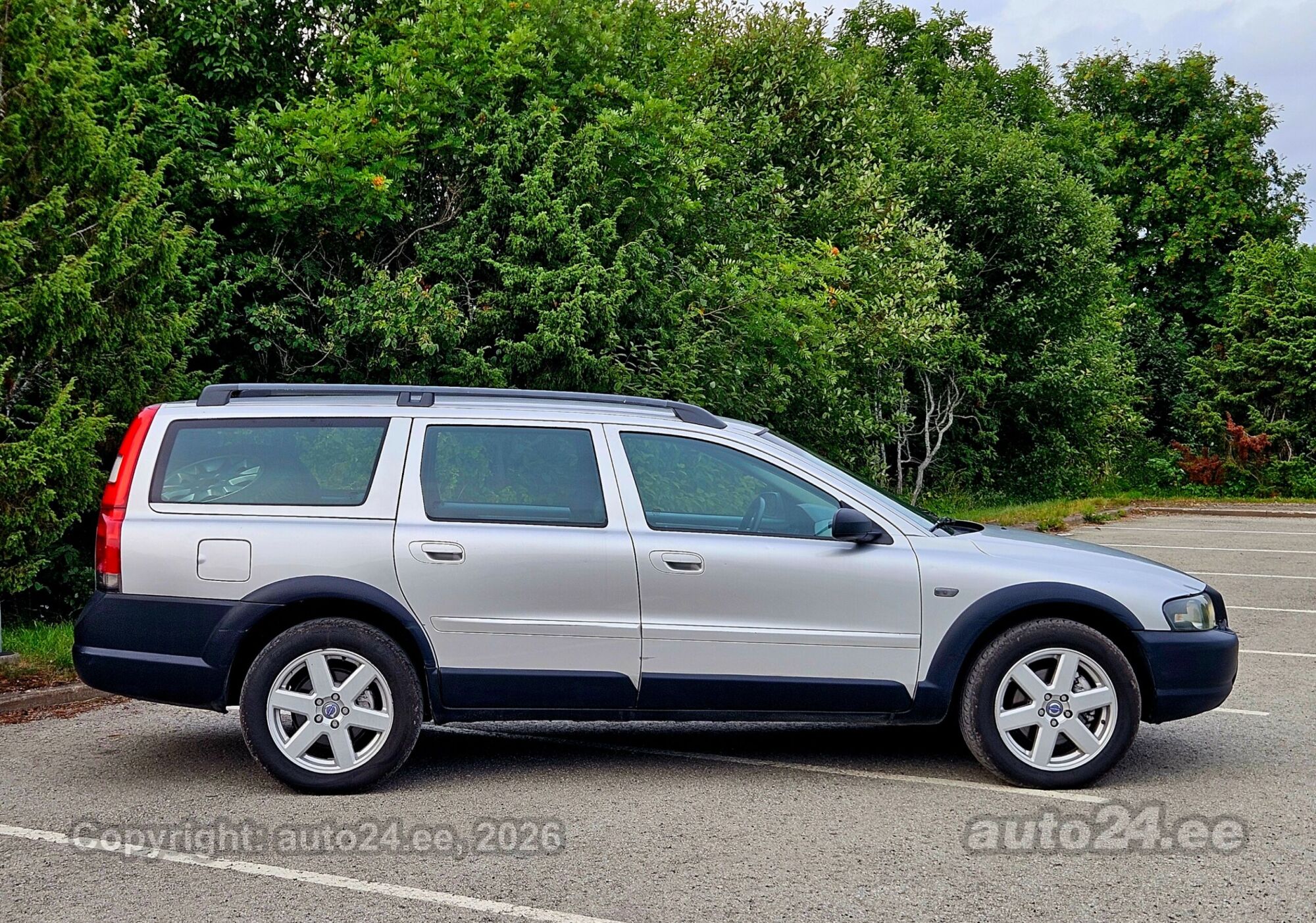 Volvo XC70 2.4 D5 120kW 2004, kuva 6/10