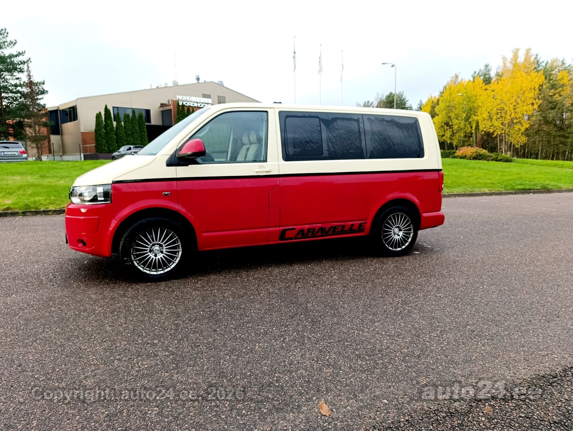 Volkswagen Caravelle 2010 — photo 5