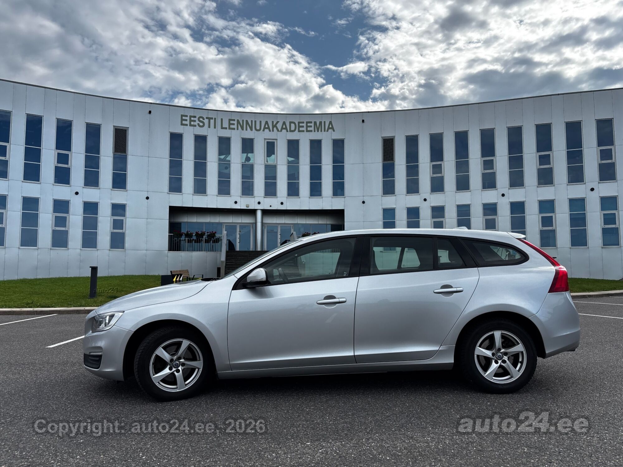 Volvo V60 Business 2.0 110kW 2016, photo 2/10