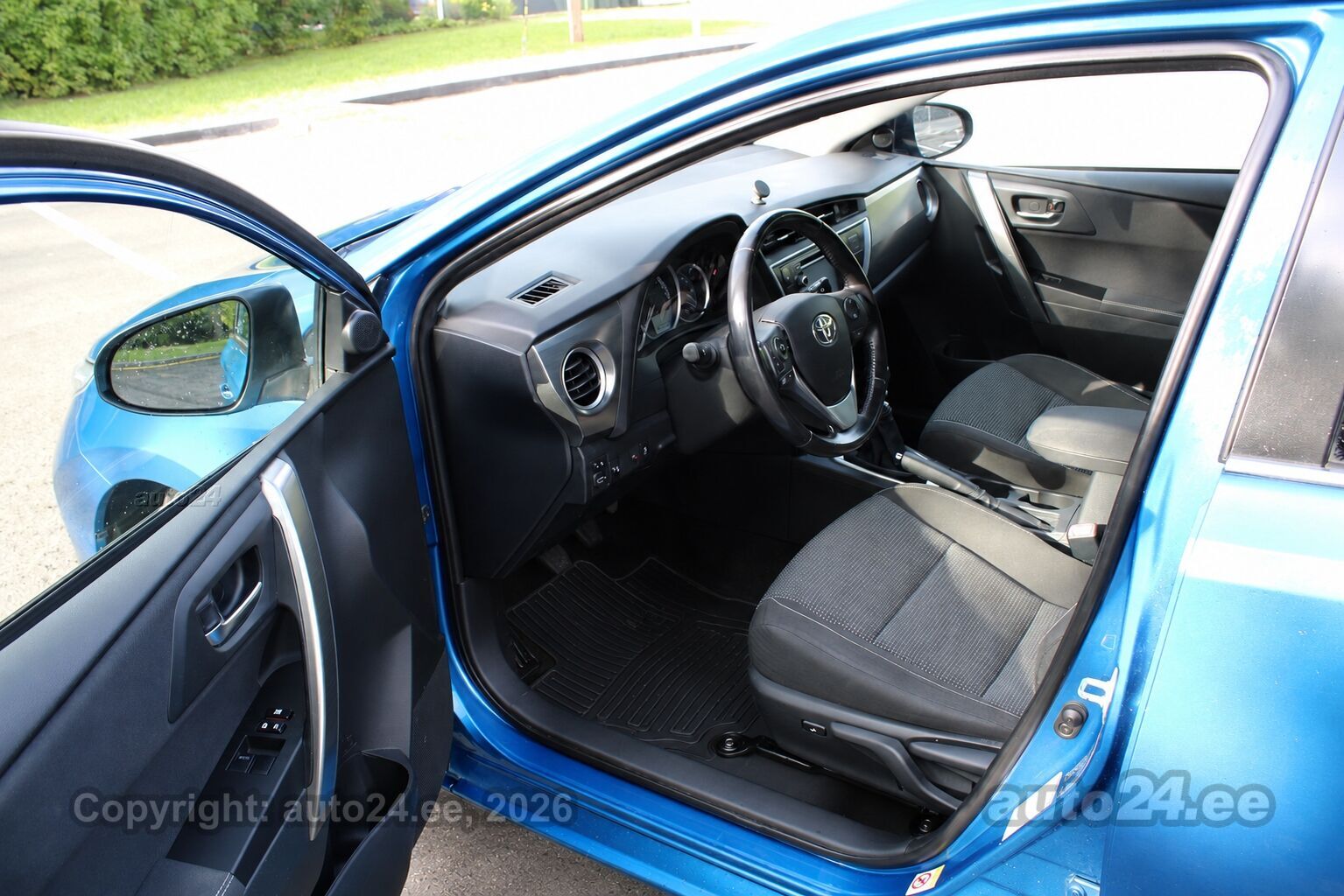 Toyota Auris 2014 — фото 10