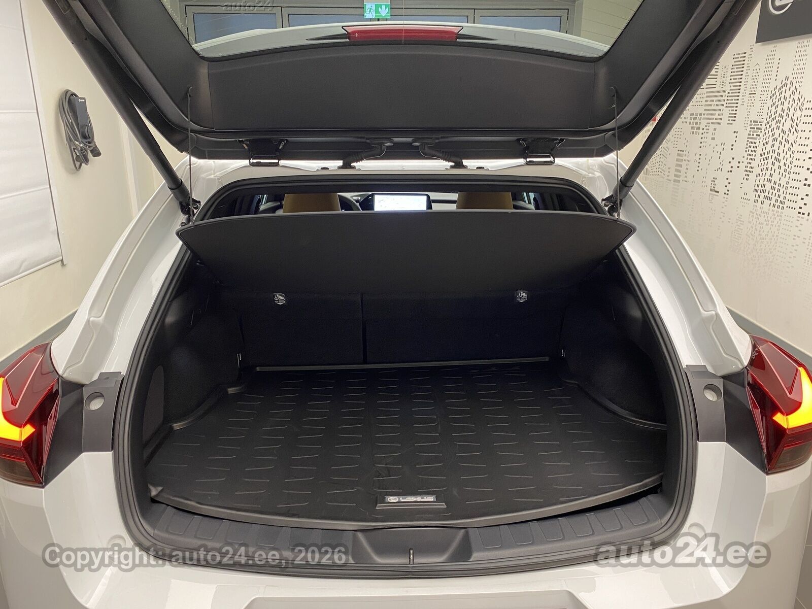 Lexus UX - 12