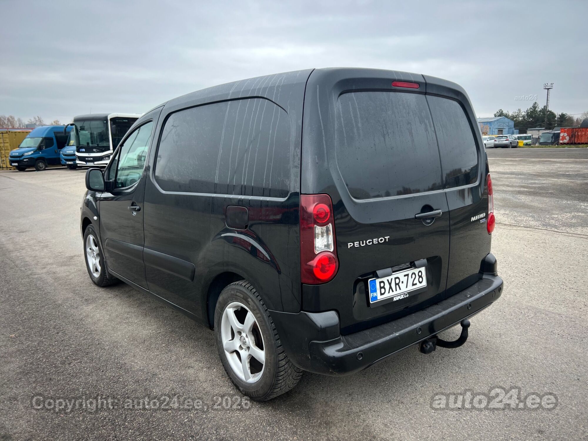 Peugeot Partner 2015 — rear view