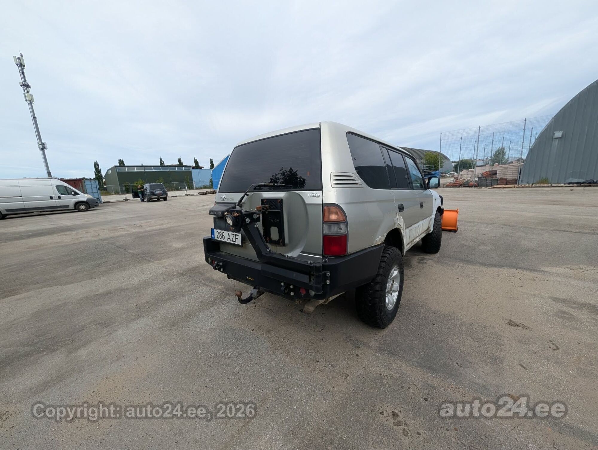 Toyota Land Cruiser - 4