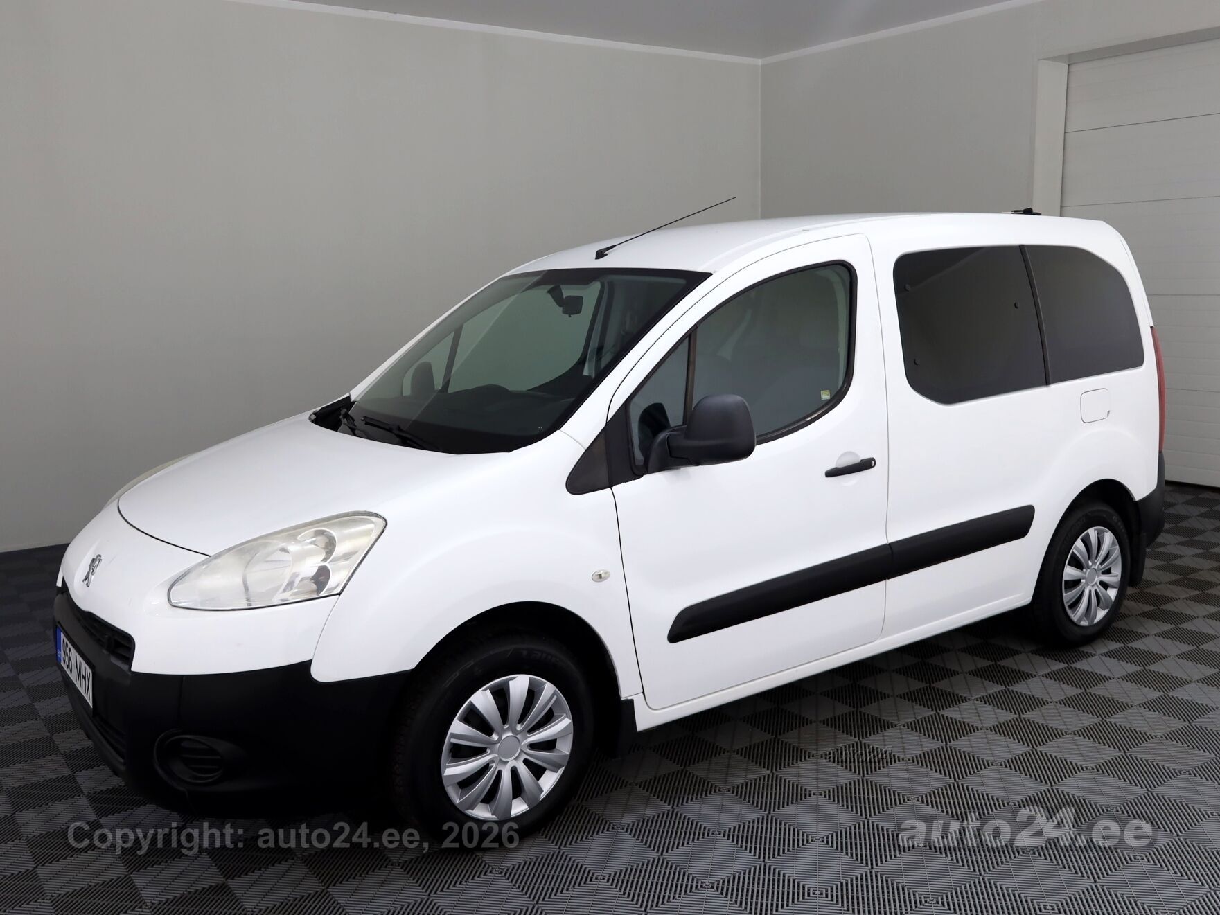 Peugeot Partner 2013 — rear view