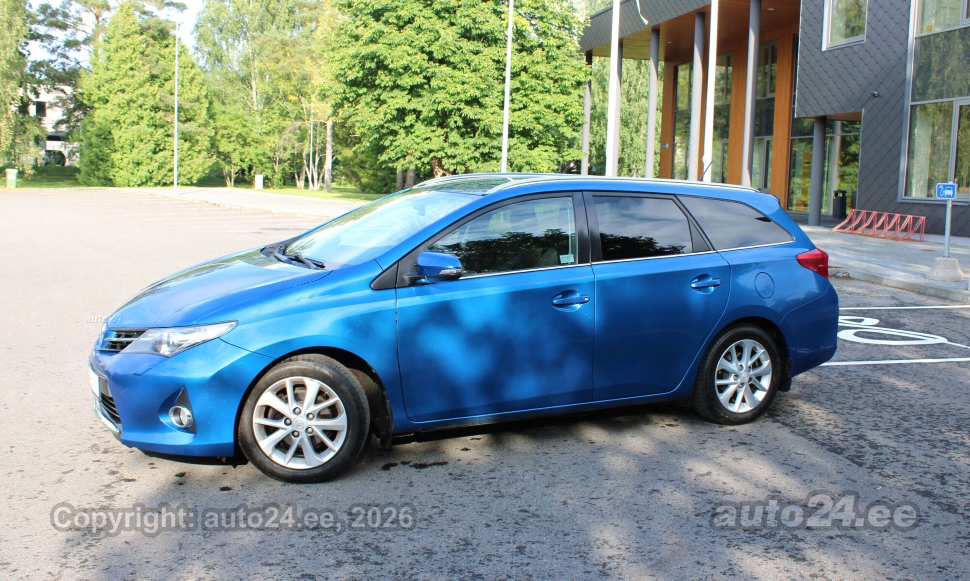 Toyota Auris 2014 — вигляд ззаду