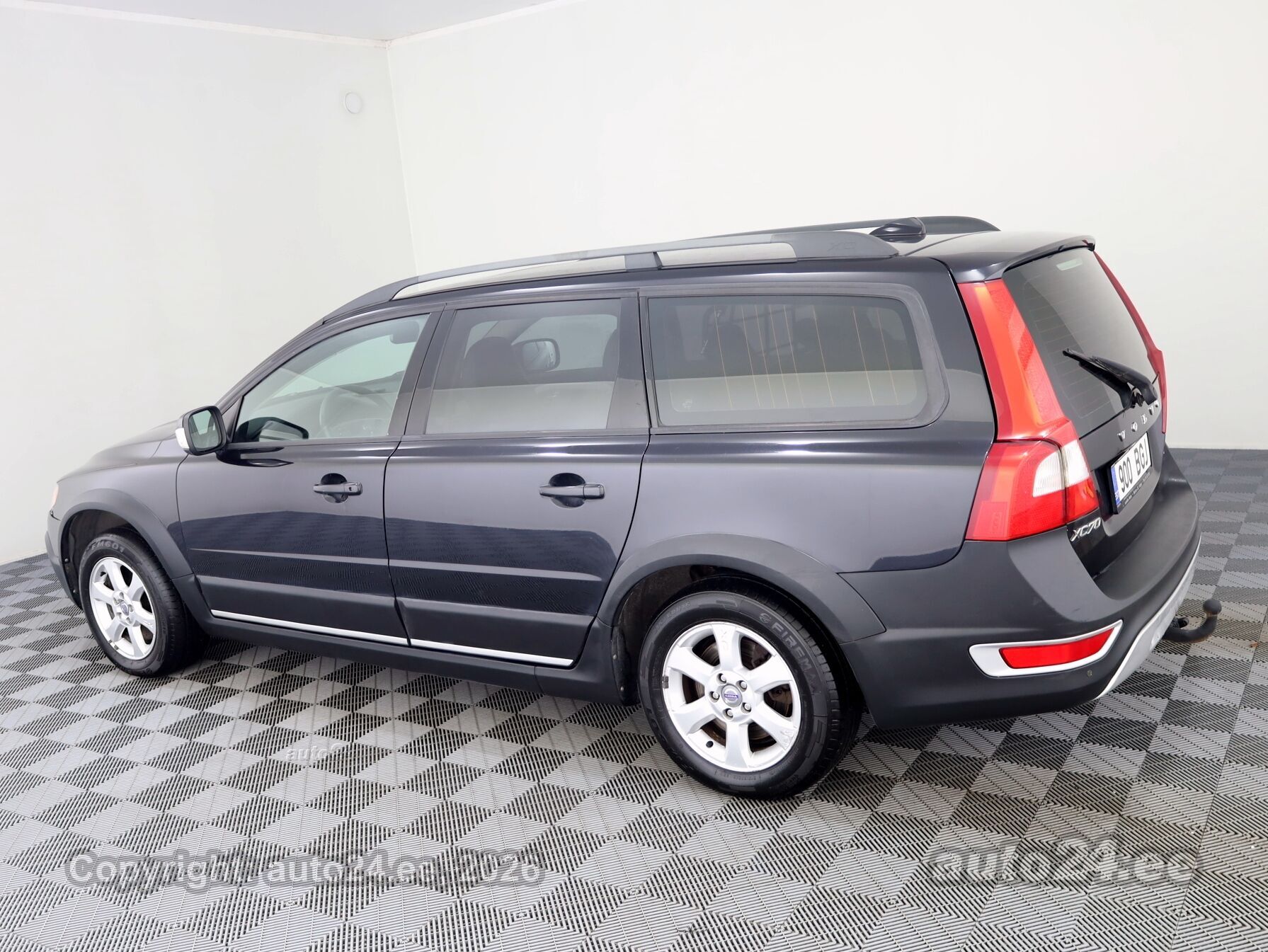 Volvo XC70 2008 — engine 2400 cm³ (136 kW)