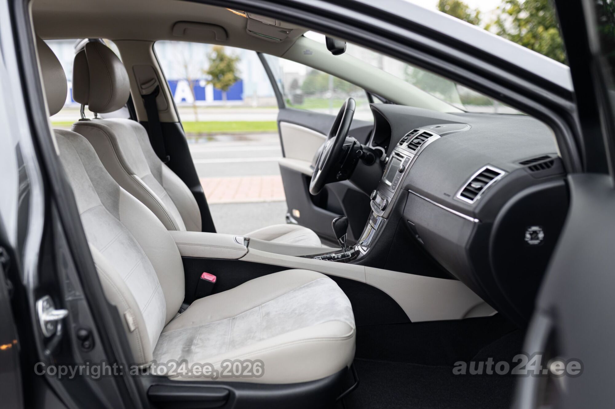 Toyota Avensis 2014 — фото 15