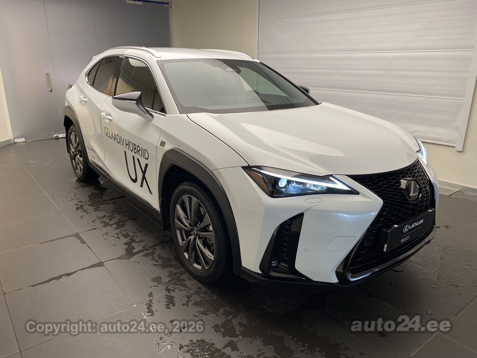 Lexus UX - 5