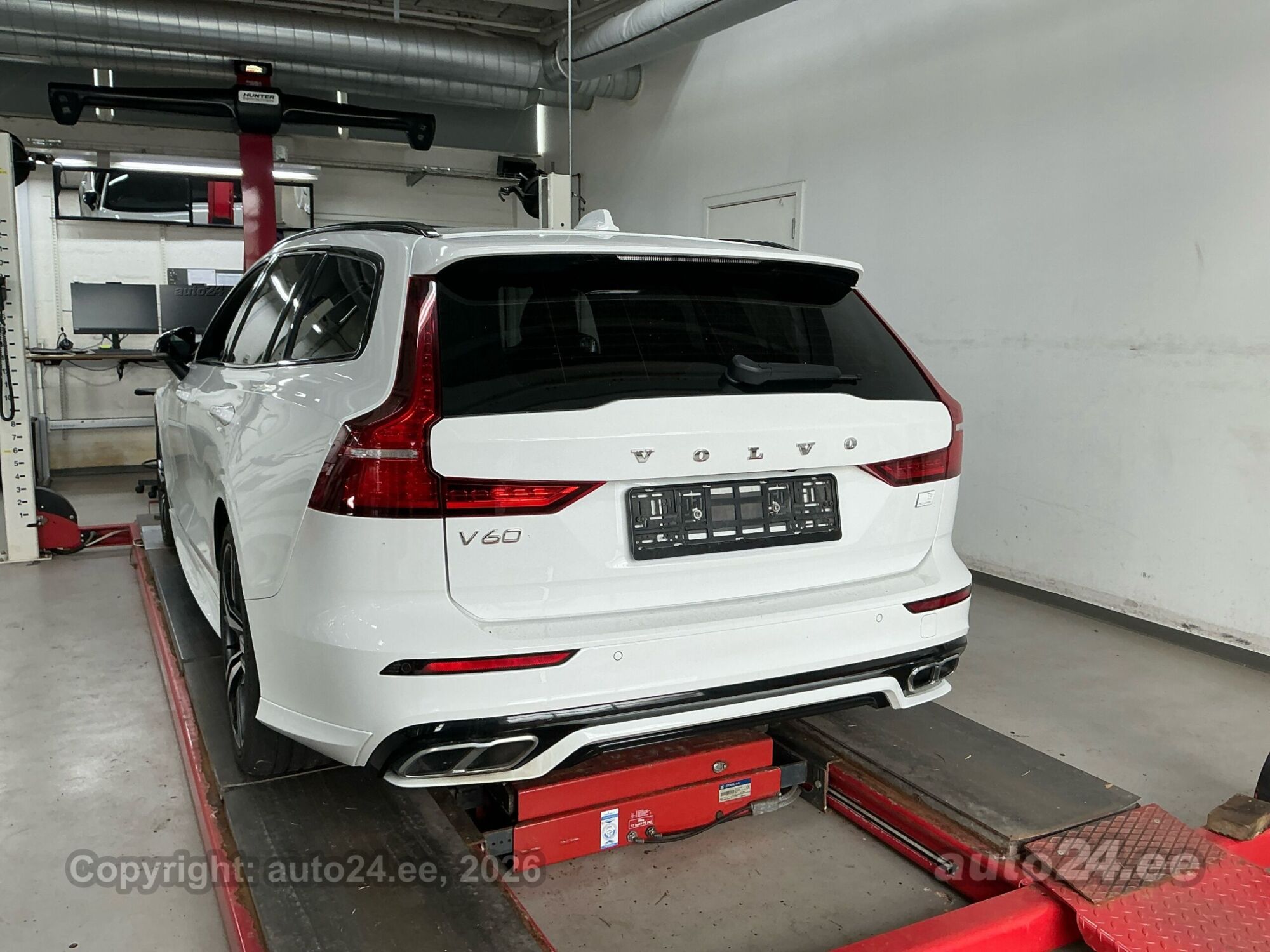 Volvo V60 2021, photo 4/10