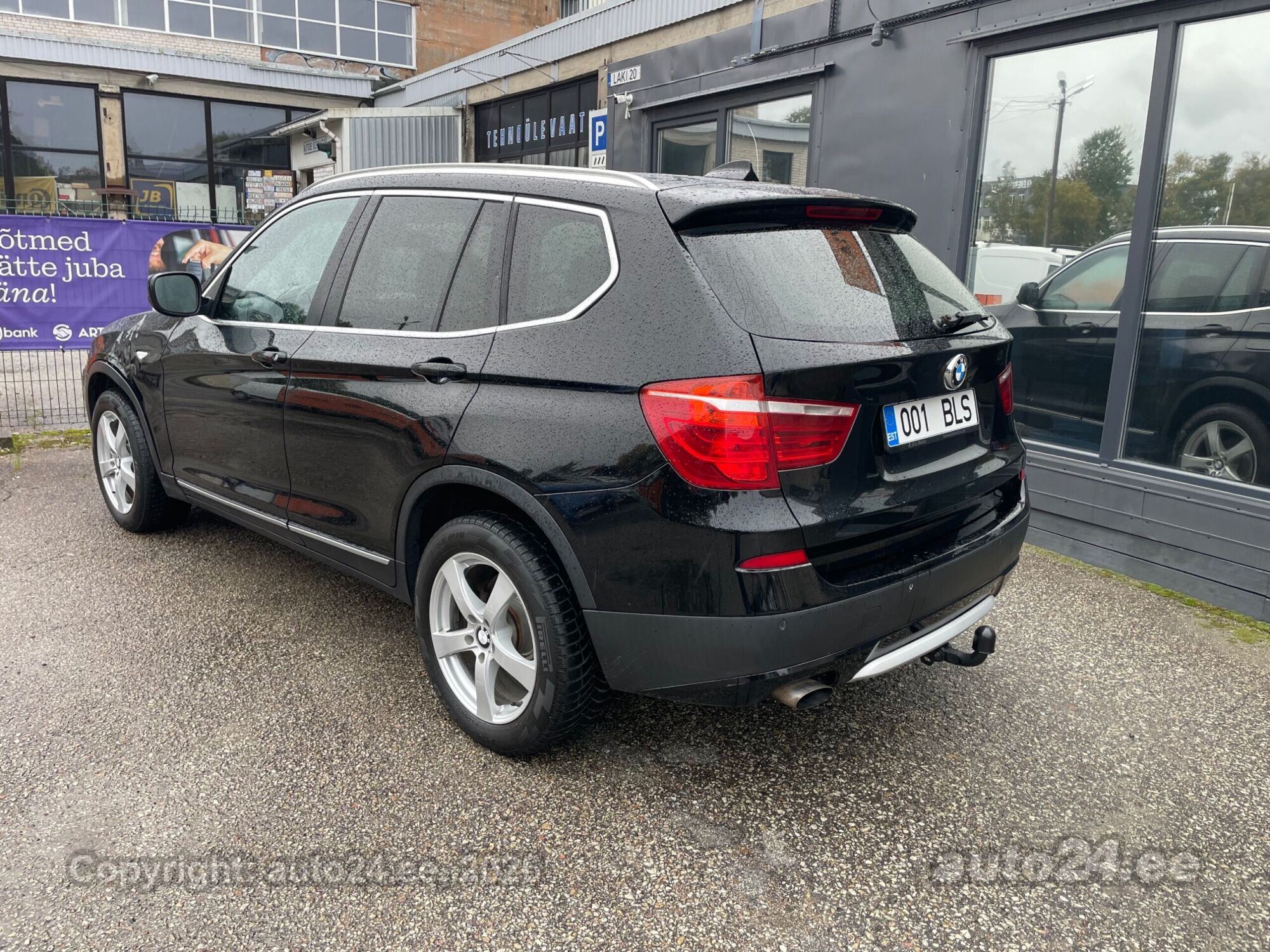 BMW X3 2011 — interior