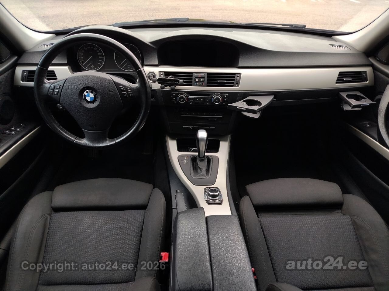 BMW 3 Series 2011 — photo 9