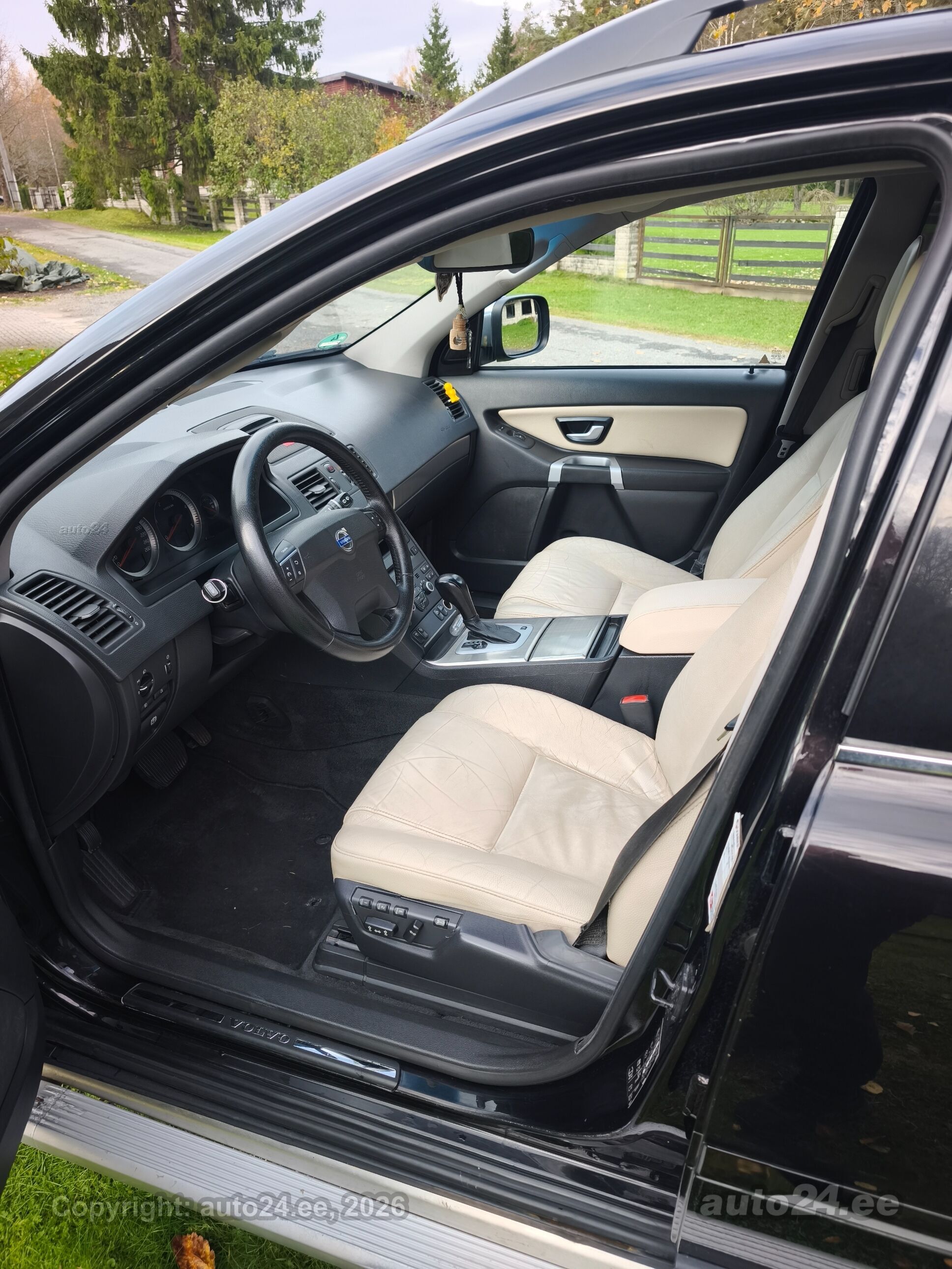 Volvo XC90 2011 — photo 8