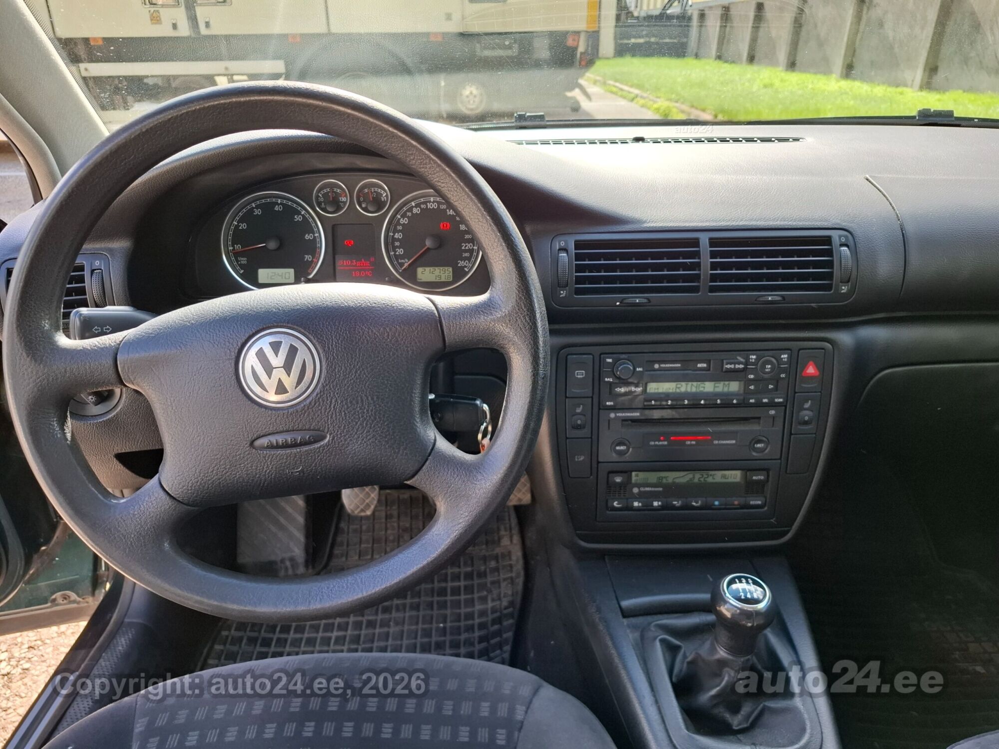 Volkswagen Passat - 11