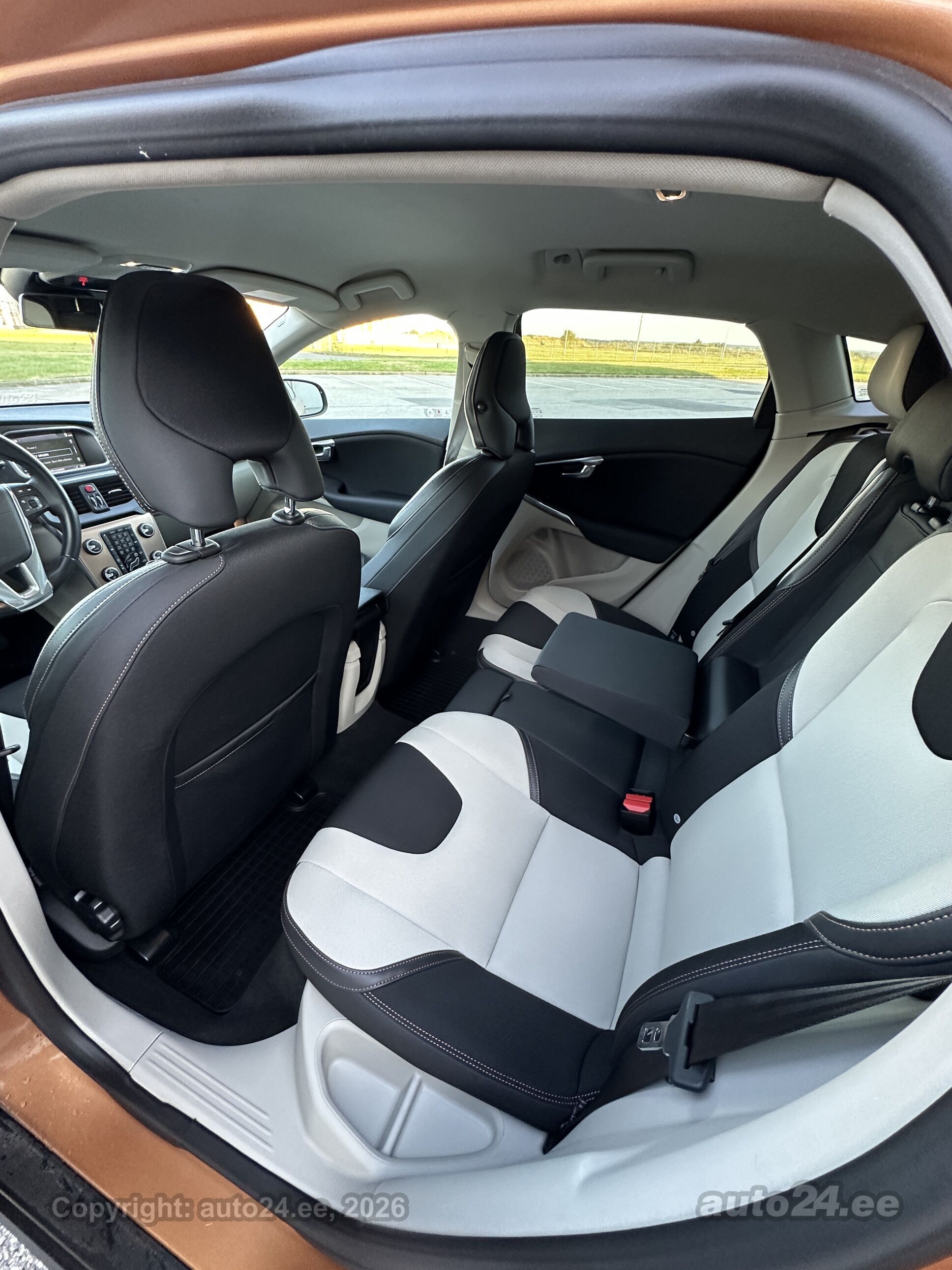 Volvo V40 Cross Country - 8