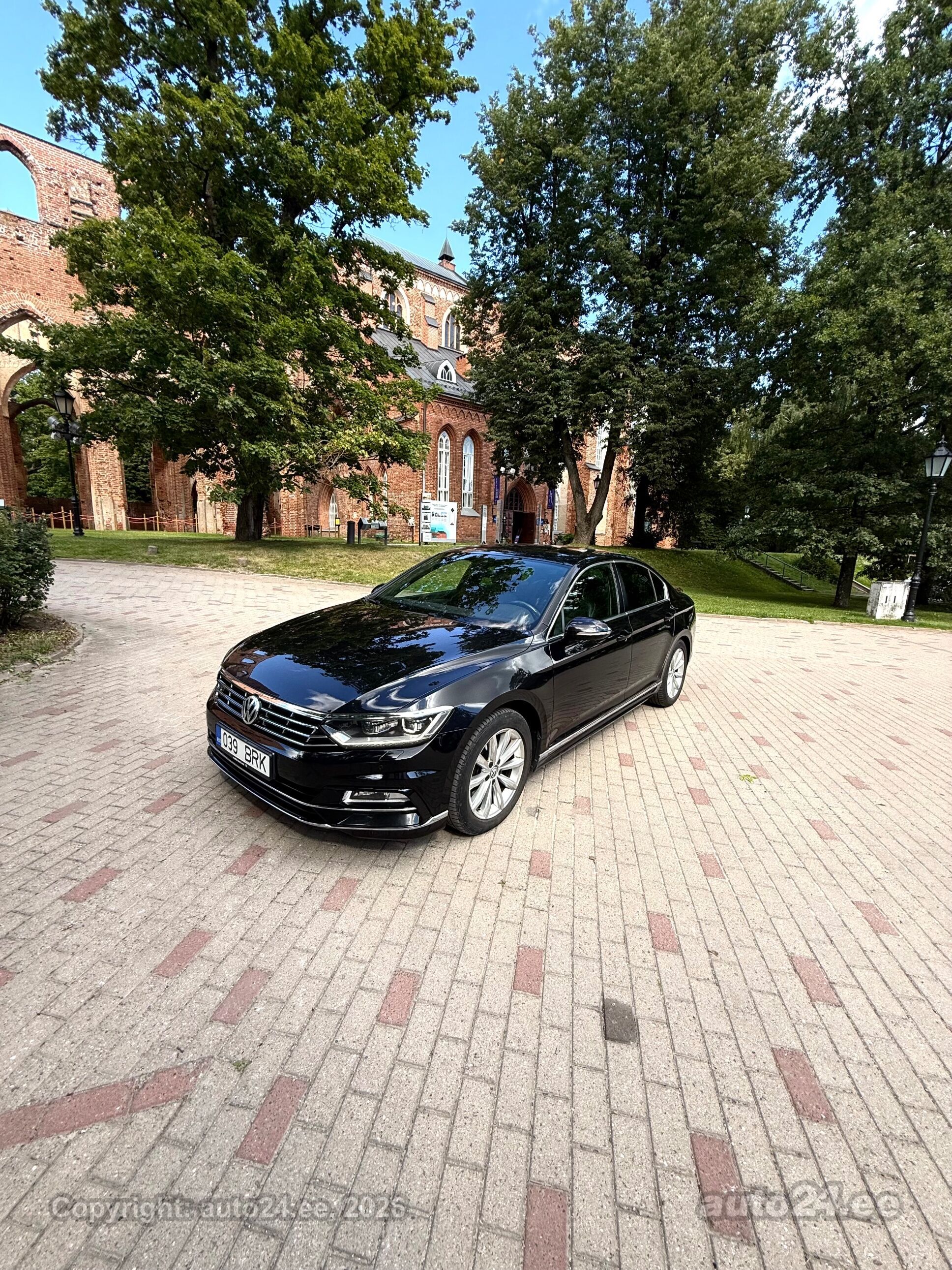 Volkswagen Passat - 1