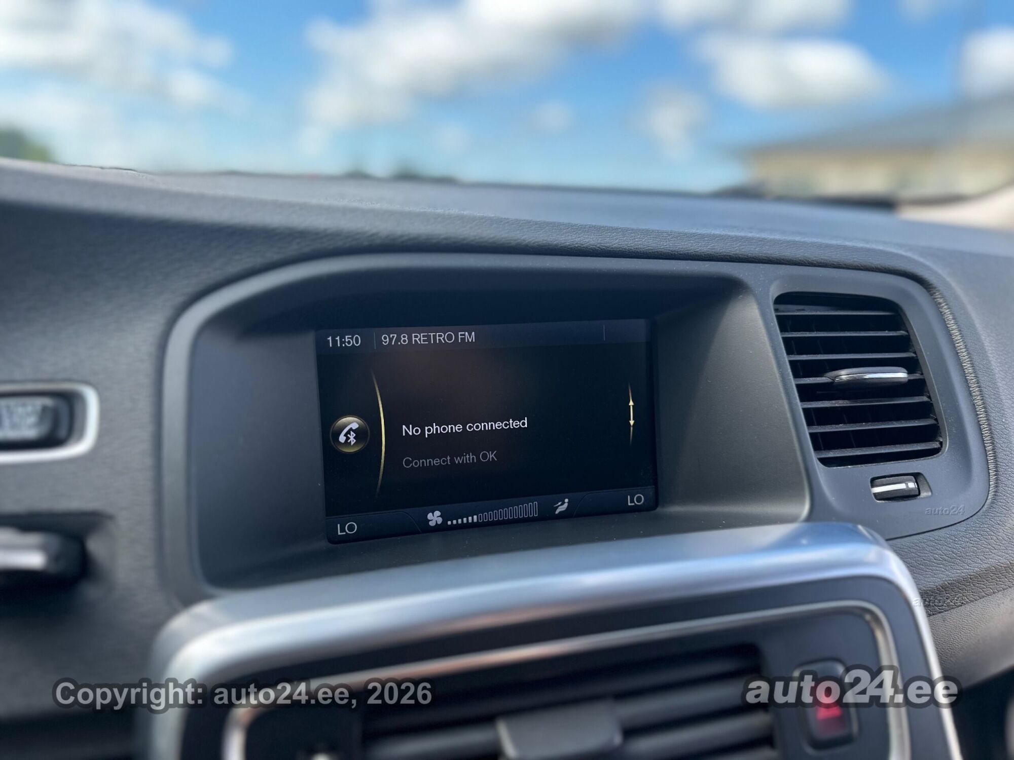Volvo V60 2012 — photo 10