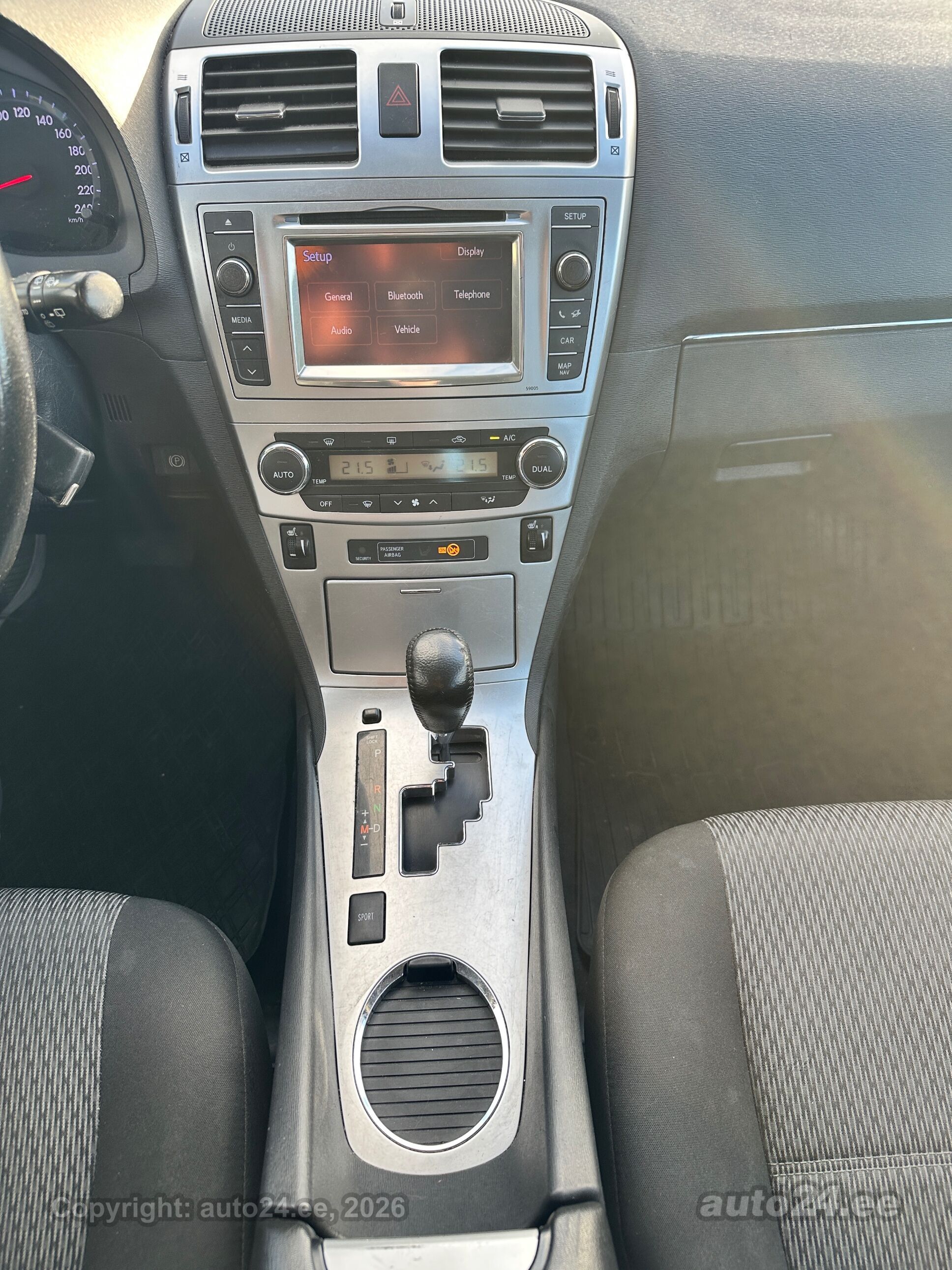 Toyota Avensis 2013 — photo 13