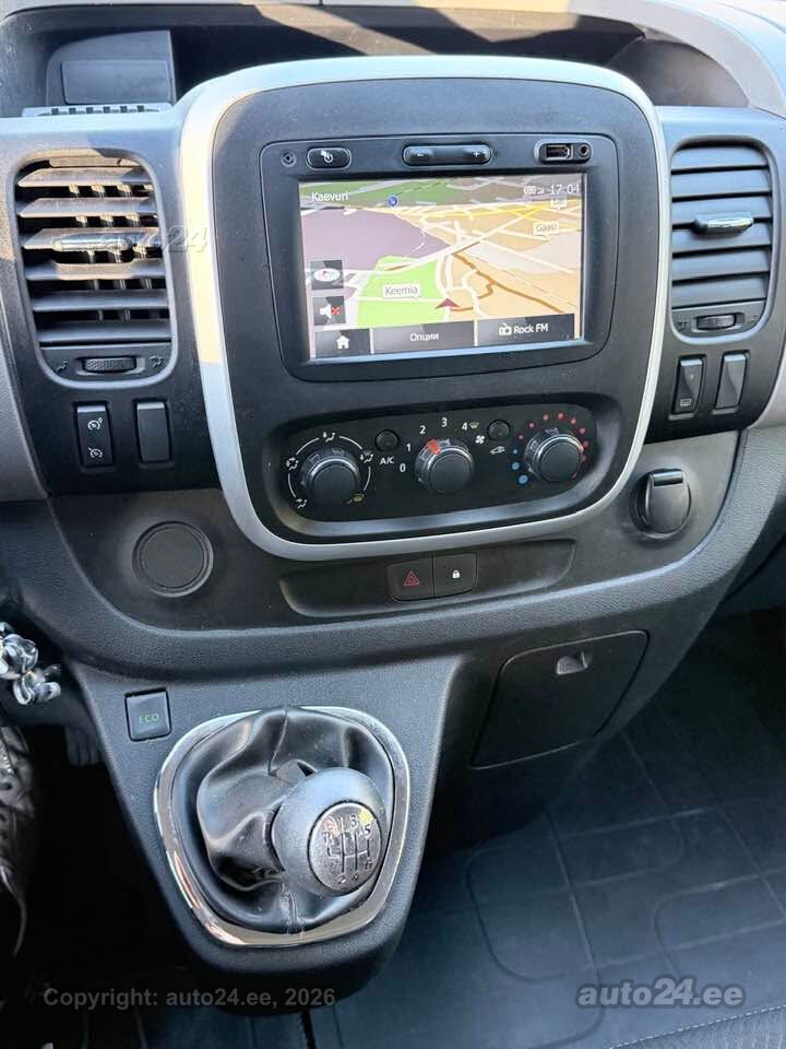 Renault Trafic 2015 — фото 11