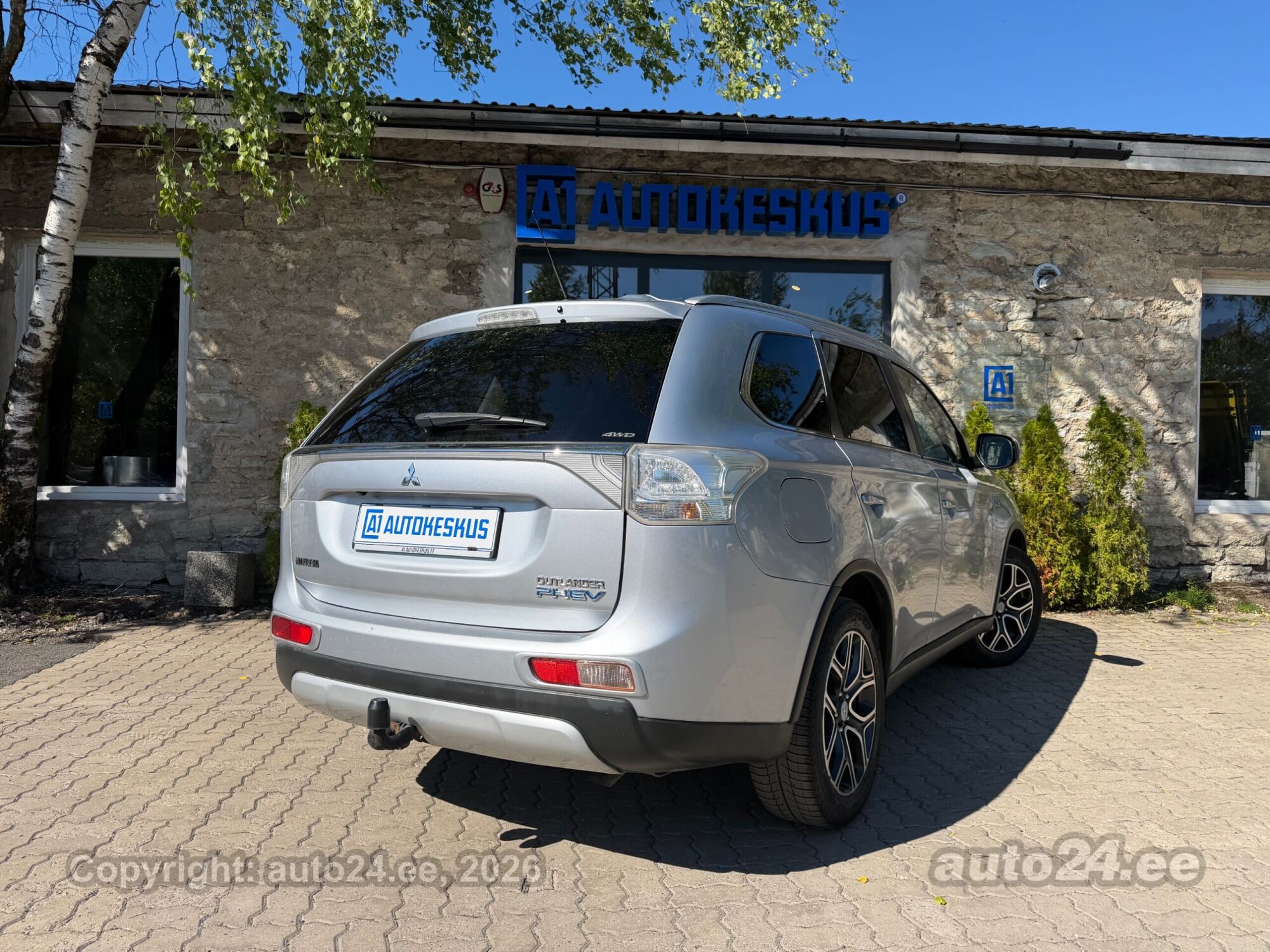 Mitsubishi Outlander - 2