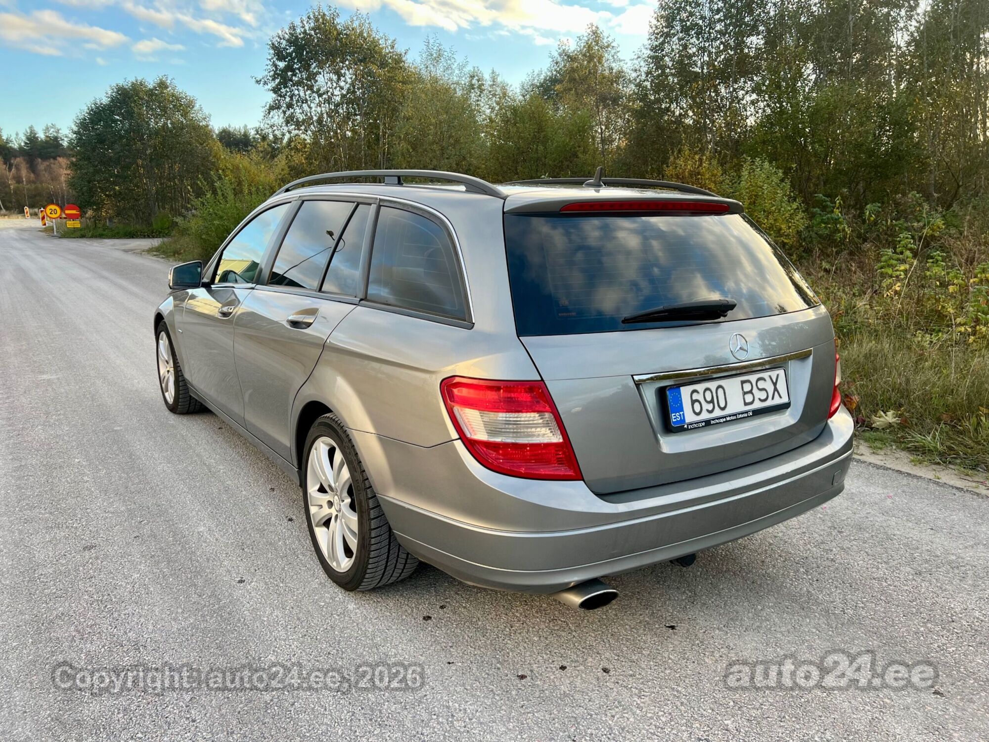 Mercedes-Benz C-Class 2010 — interior