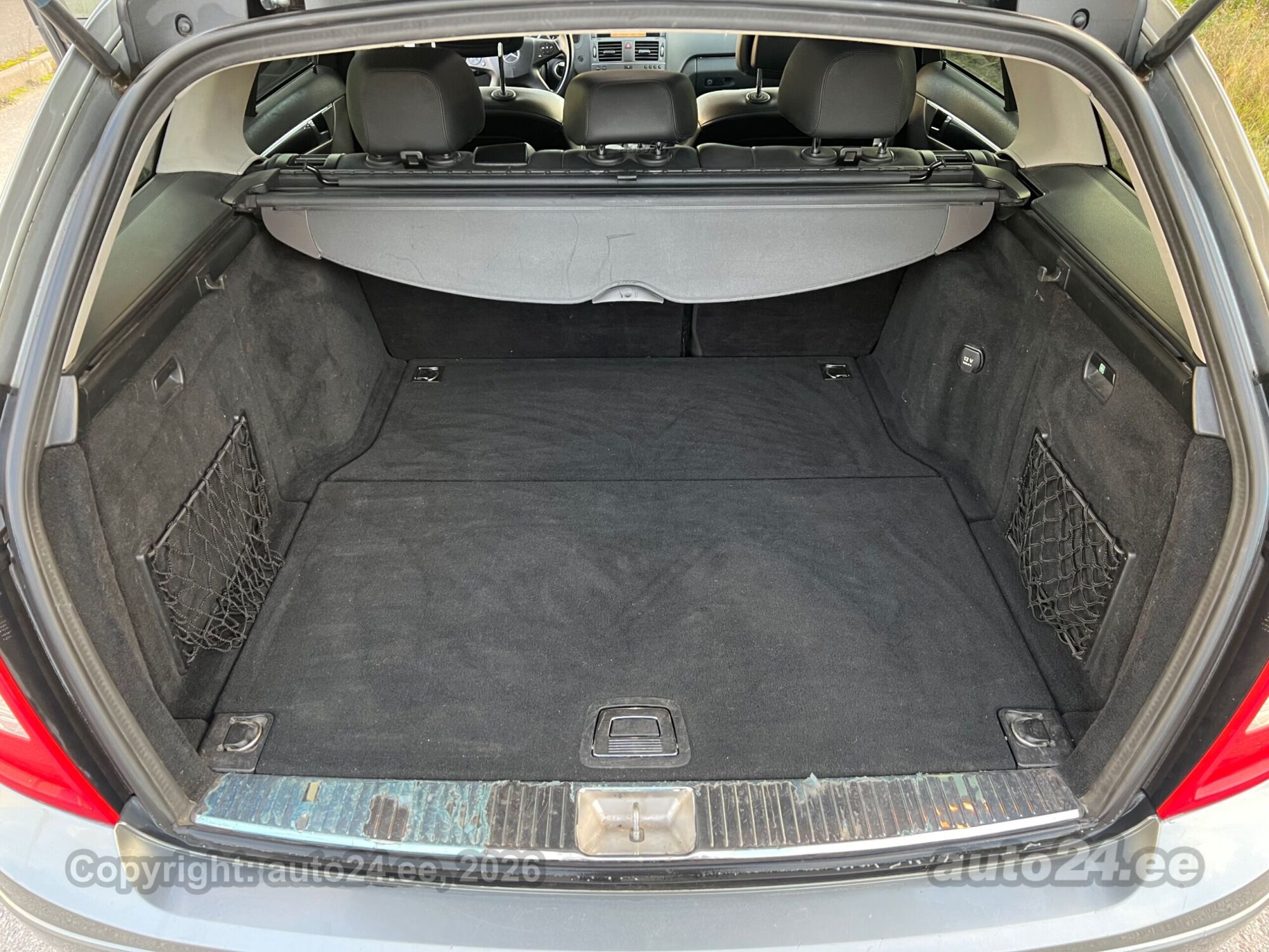 Mercedes-Benz C-Class 2010 — photo 11