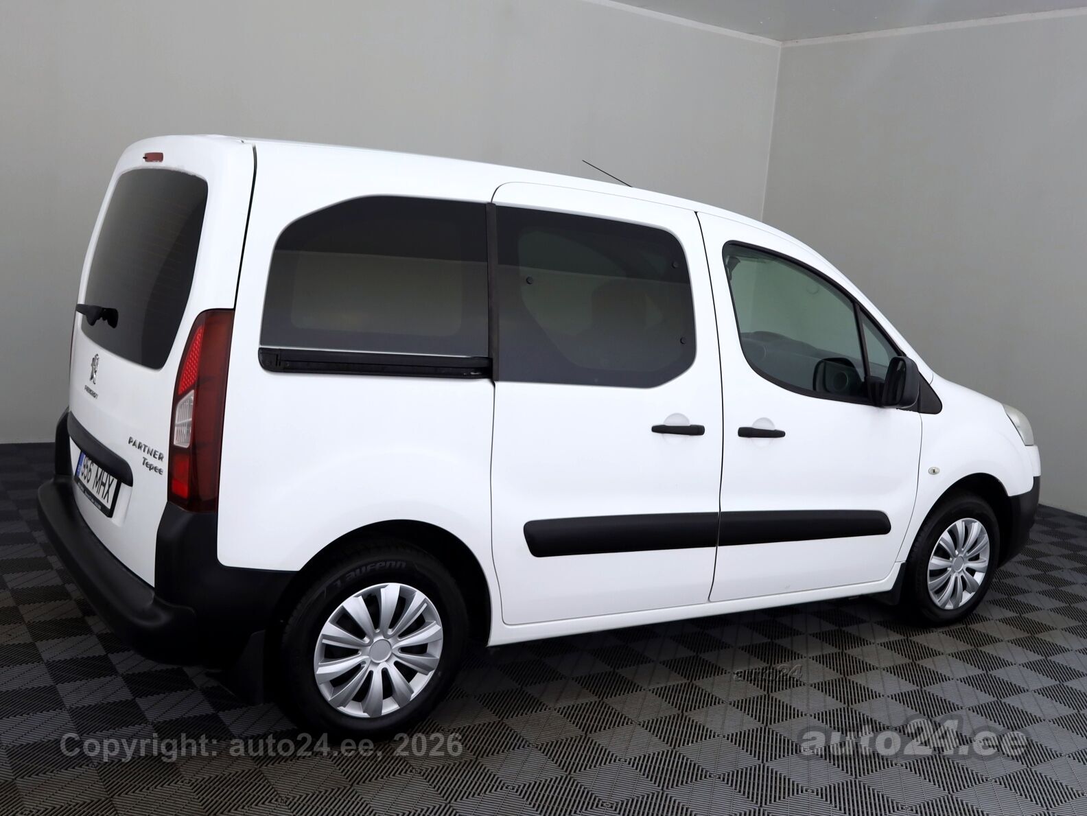 Peugeot Partner 2013 — interior