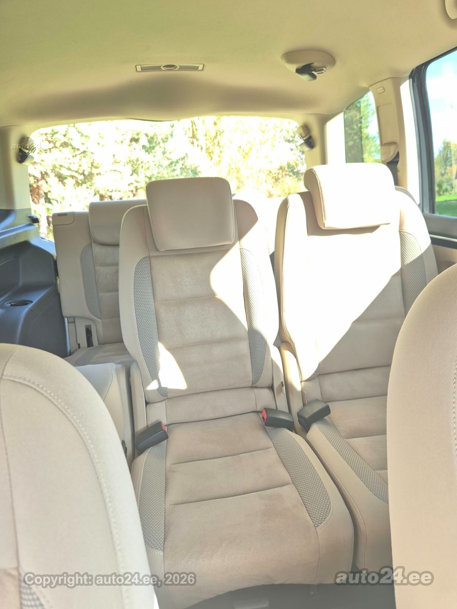 Volkswagen Touran 2014 — photo 21