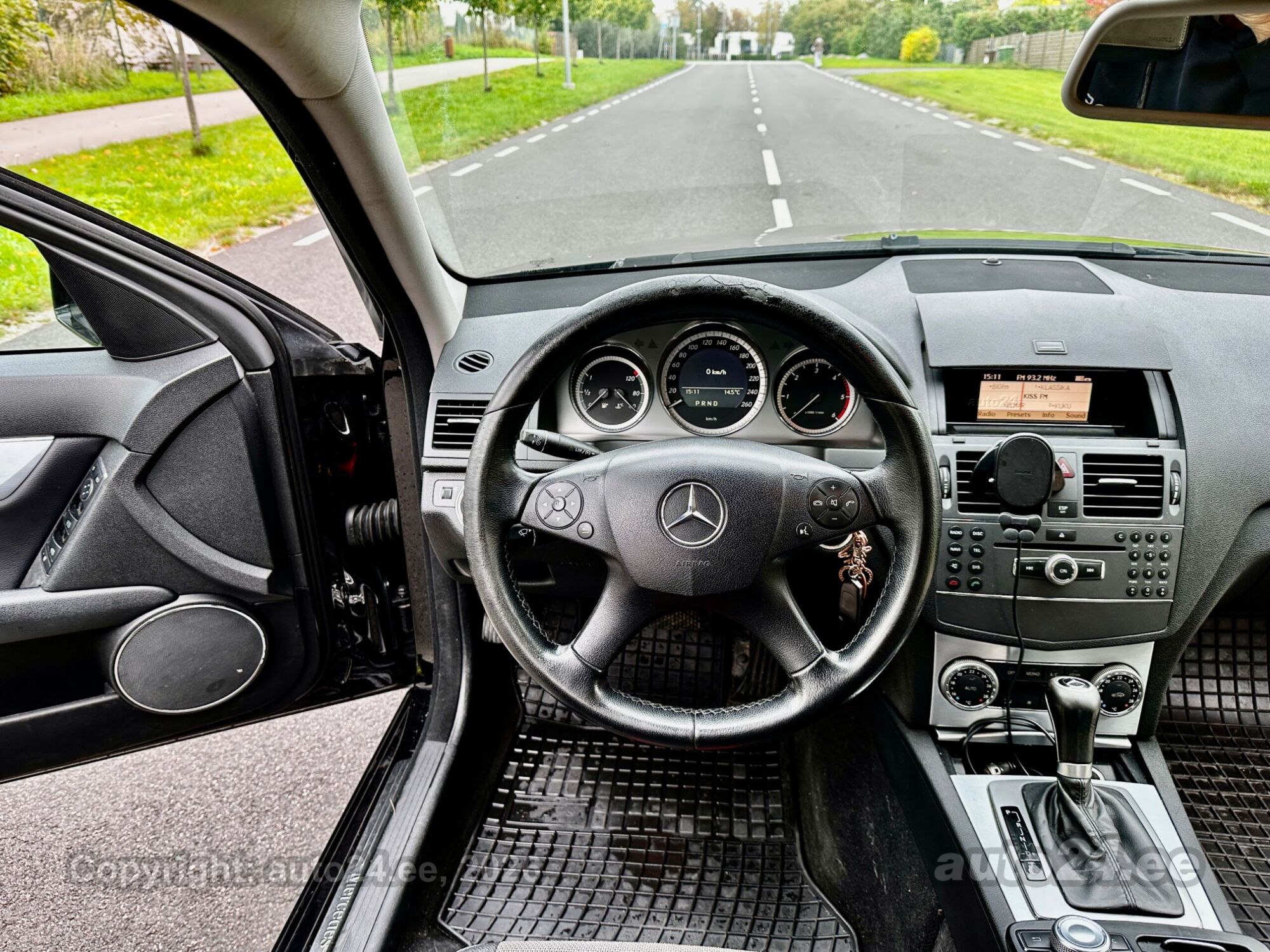 Mercedes-Benz C-Class 2009 — photo 11