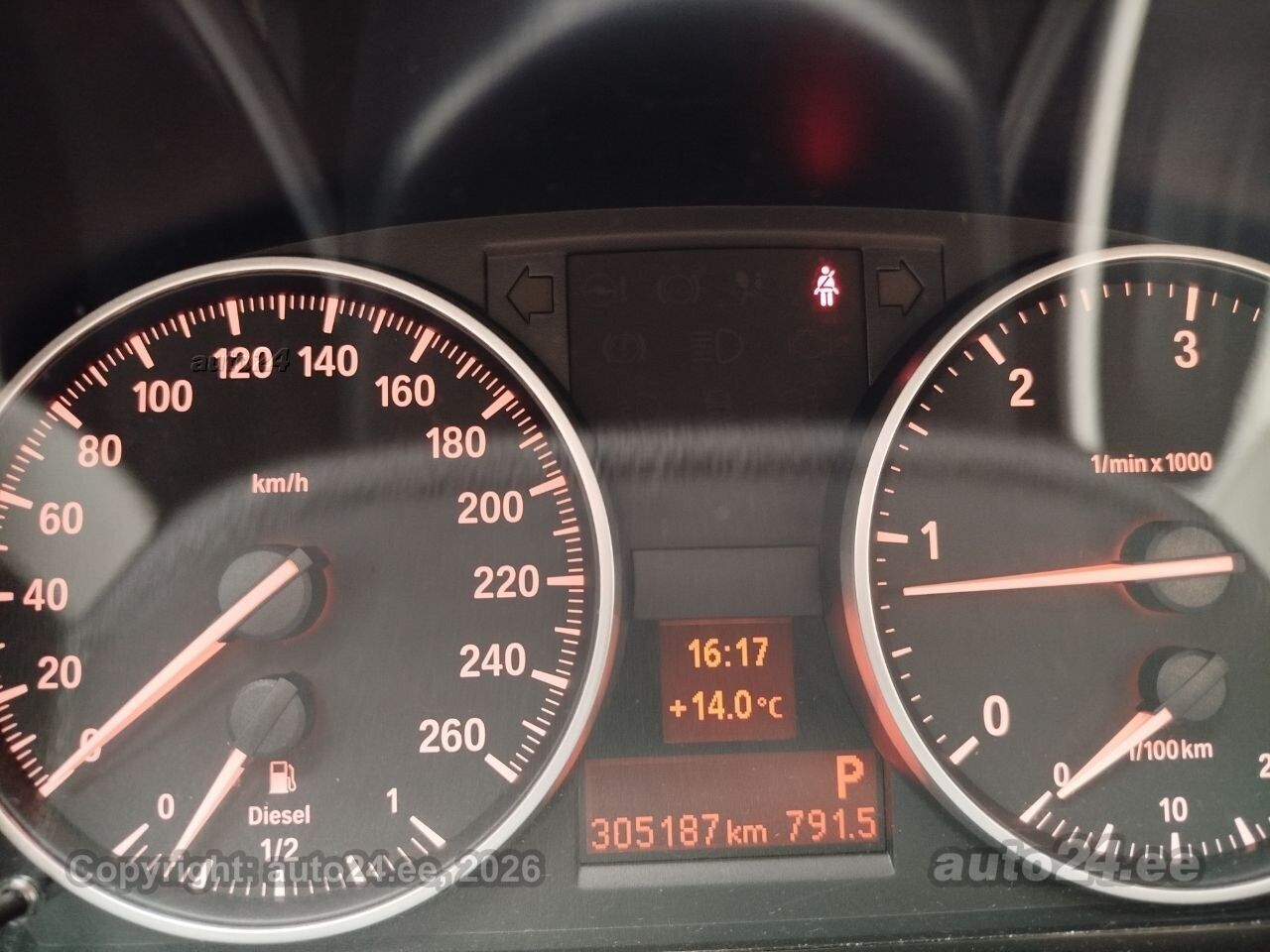 BMW 3 Series 2011 — photo 16