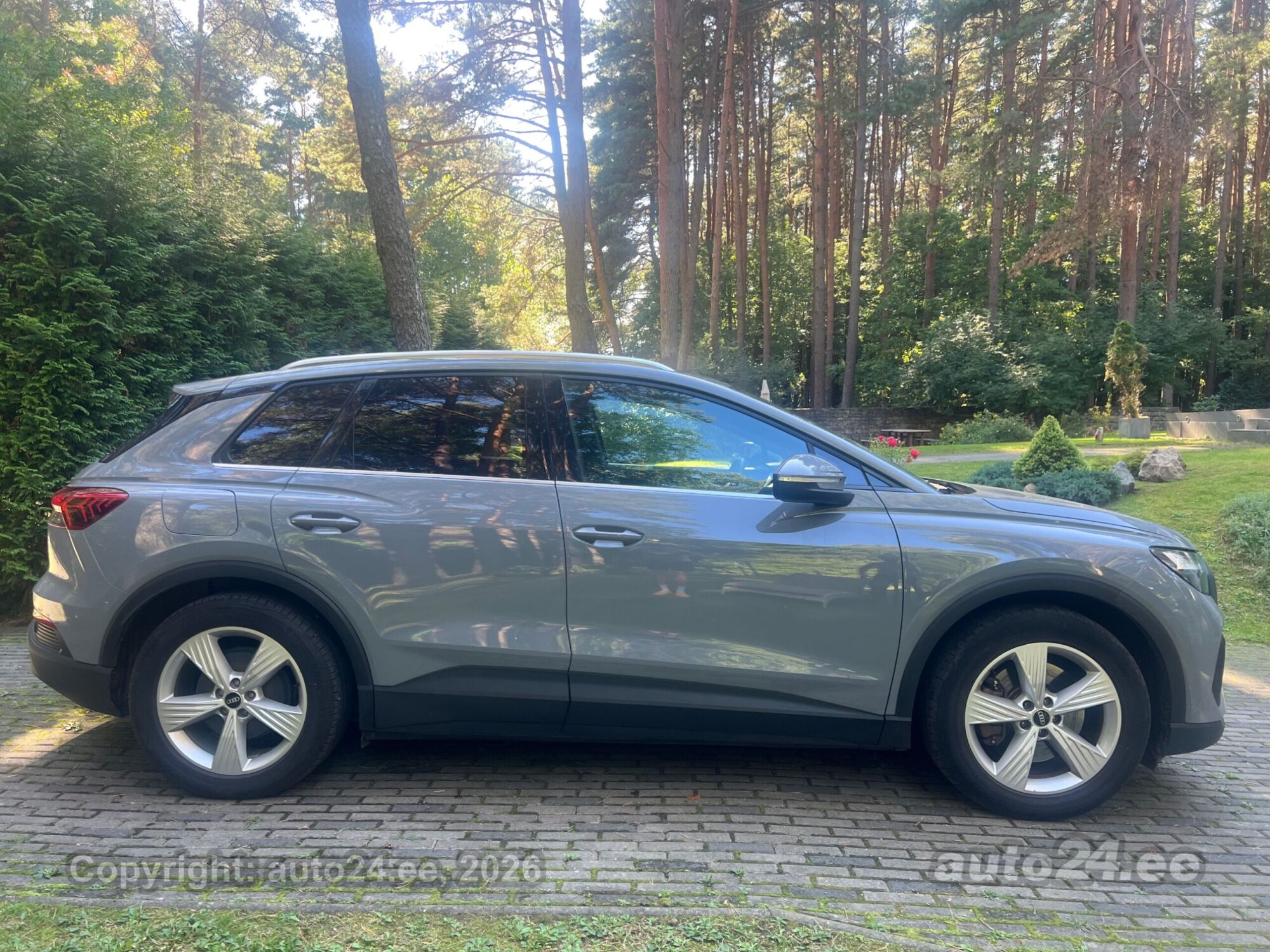 Audi Q4 e-tron 2021, photo 3/10