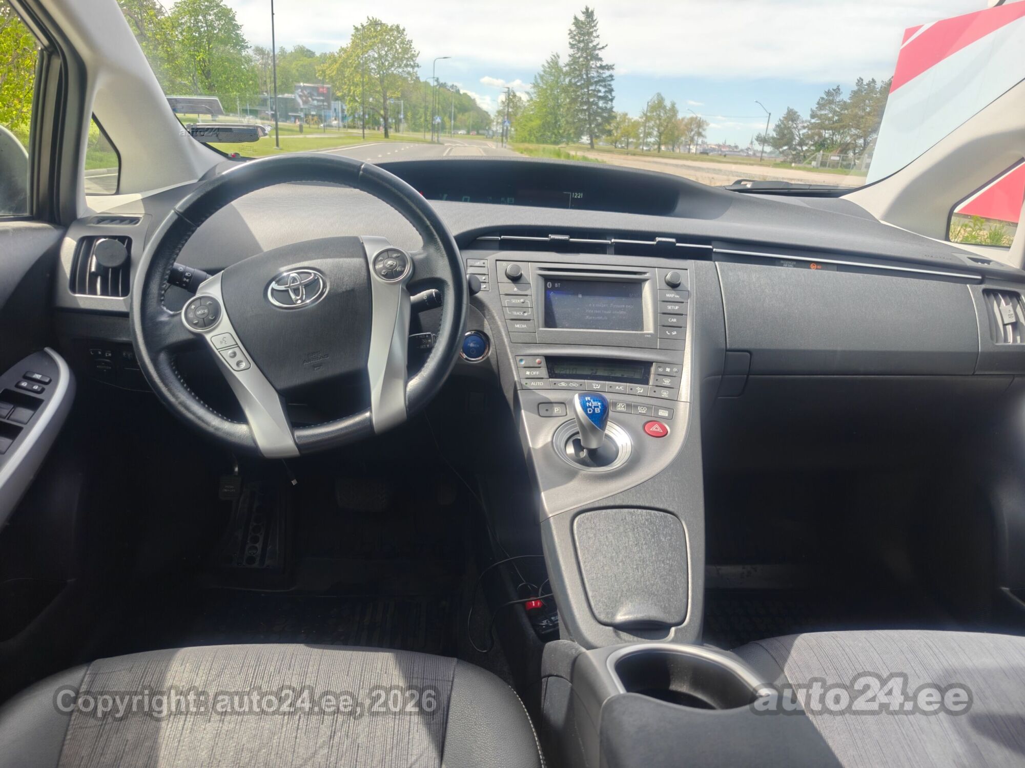 Toyota Prius E-cvt Advanced 1.8 73kW 2013, photo 7/10