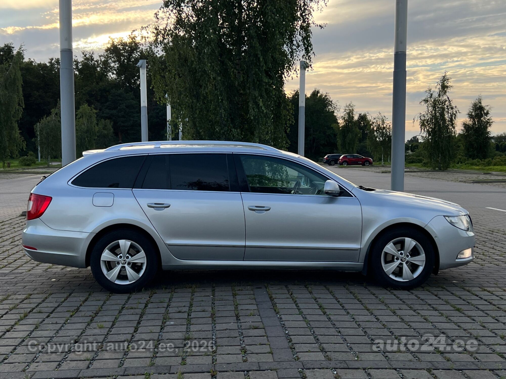 Skoda Superb 2.0 R4 TDI 103kW 2011, kuva 5/10