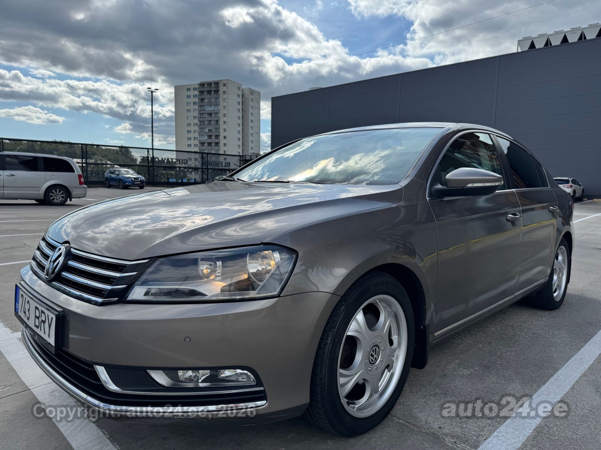 Volkswagen Passat 1.8 118kW 2011, kuva 2/10