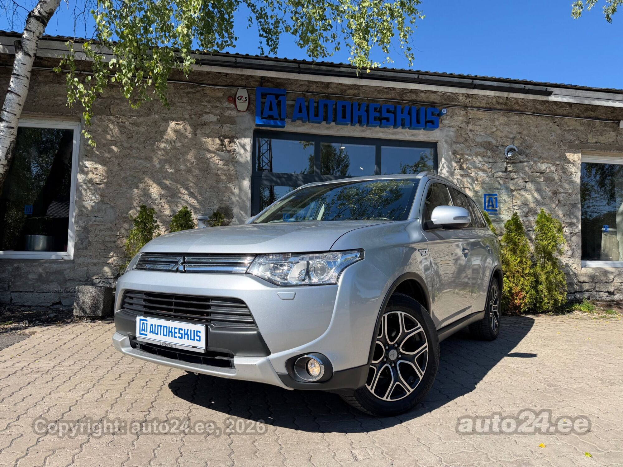 Mitsubishi Outlander - 1