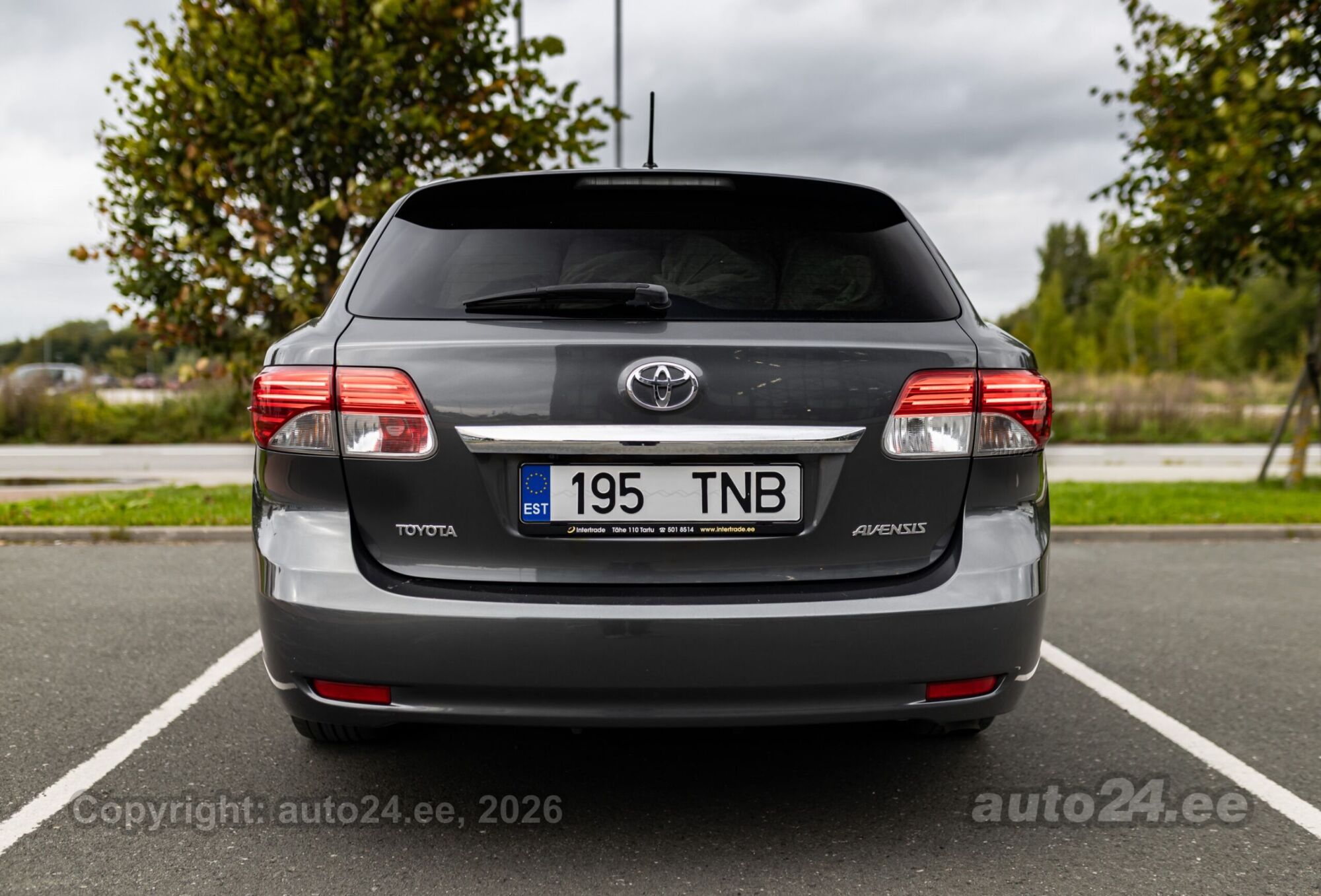 Toyota Avensis 2014 — салон