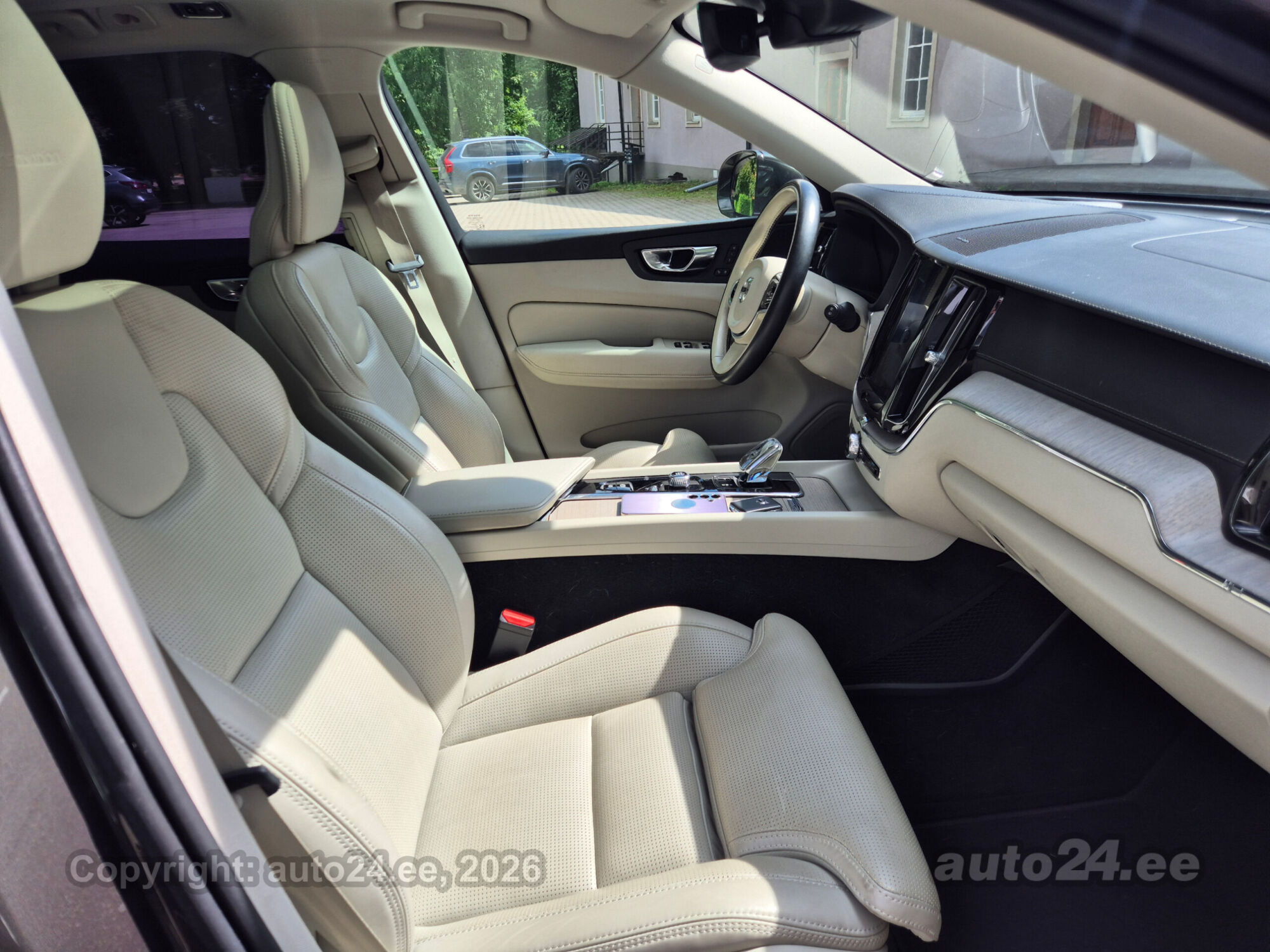 Volvo XC60 2020, photo 3/10