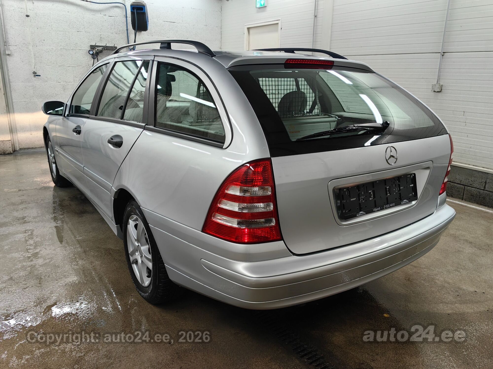 Mercedes-Benz C-Class 2005 — photo 16