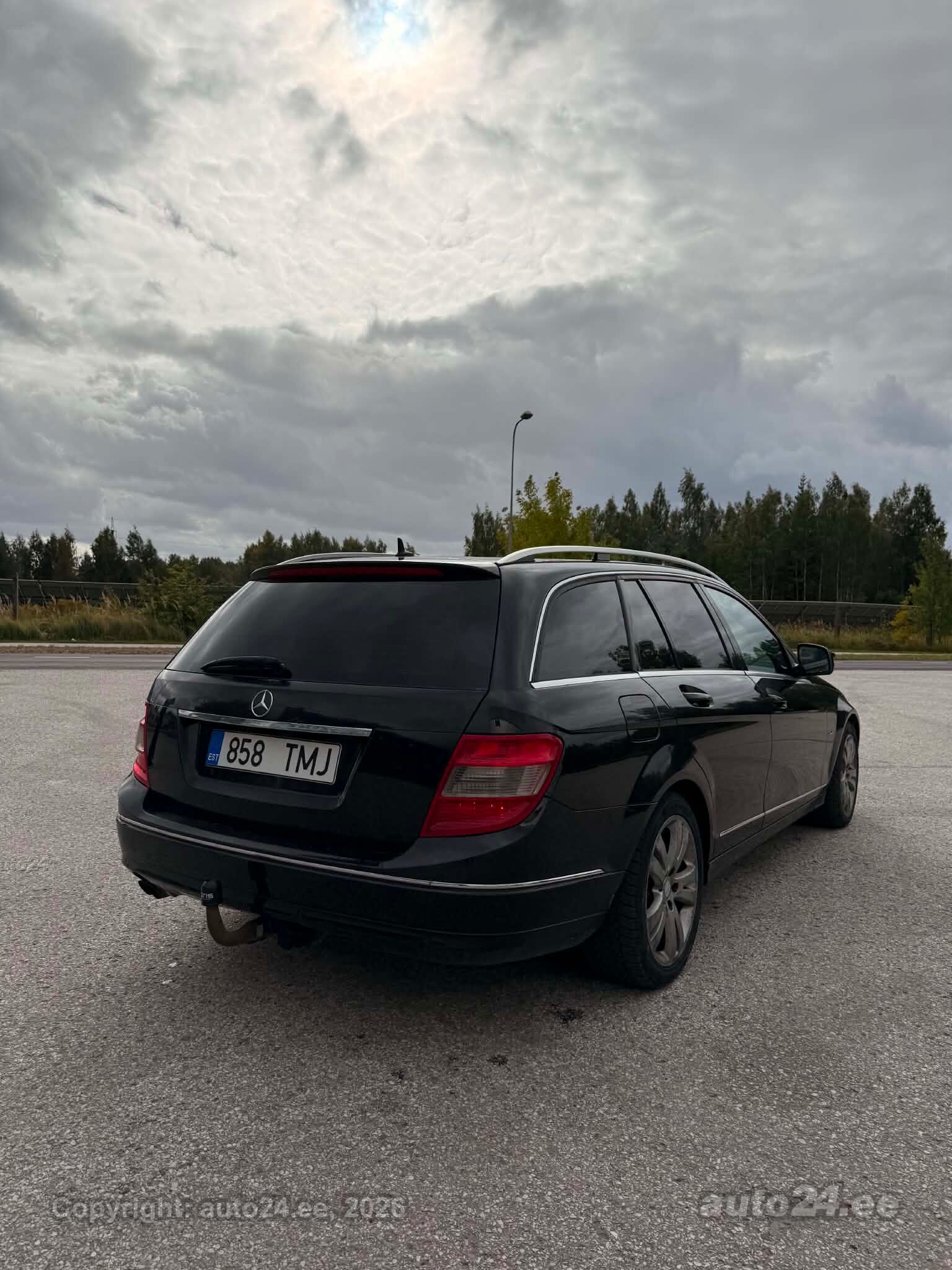 Mercedes-Benz C-Class 2008 — interior