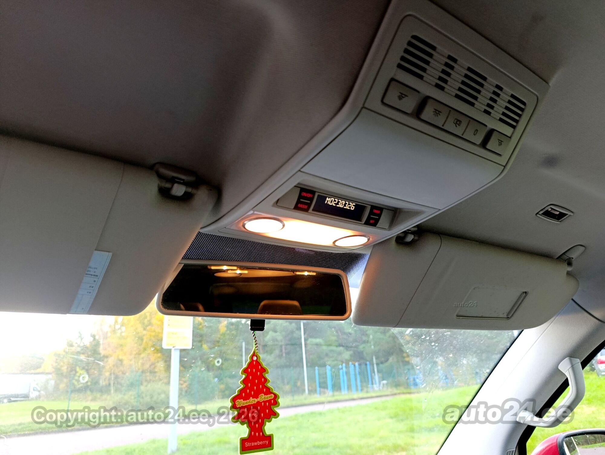 Volkswagen Caravelle 2010 — photo 14