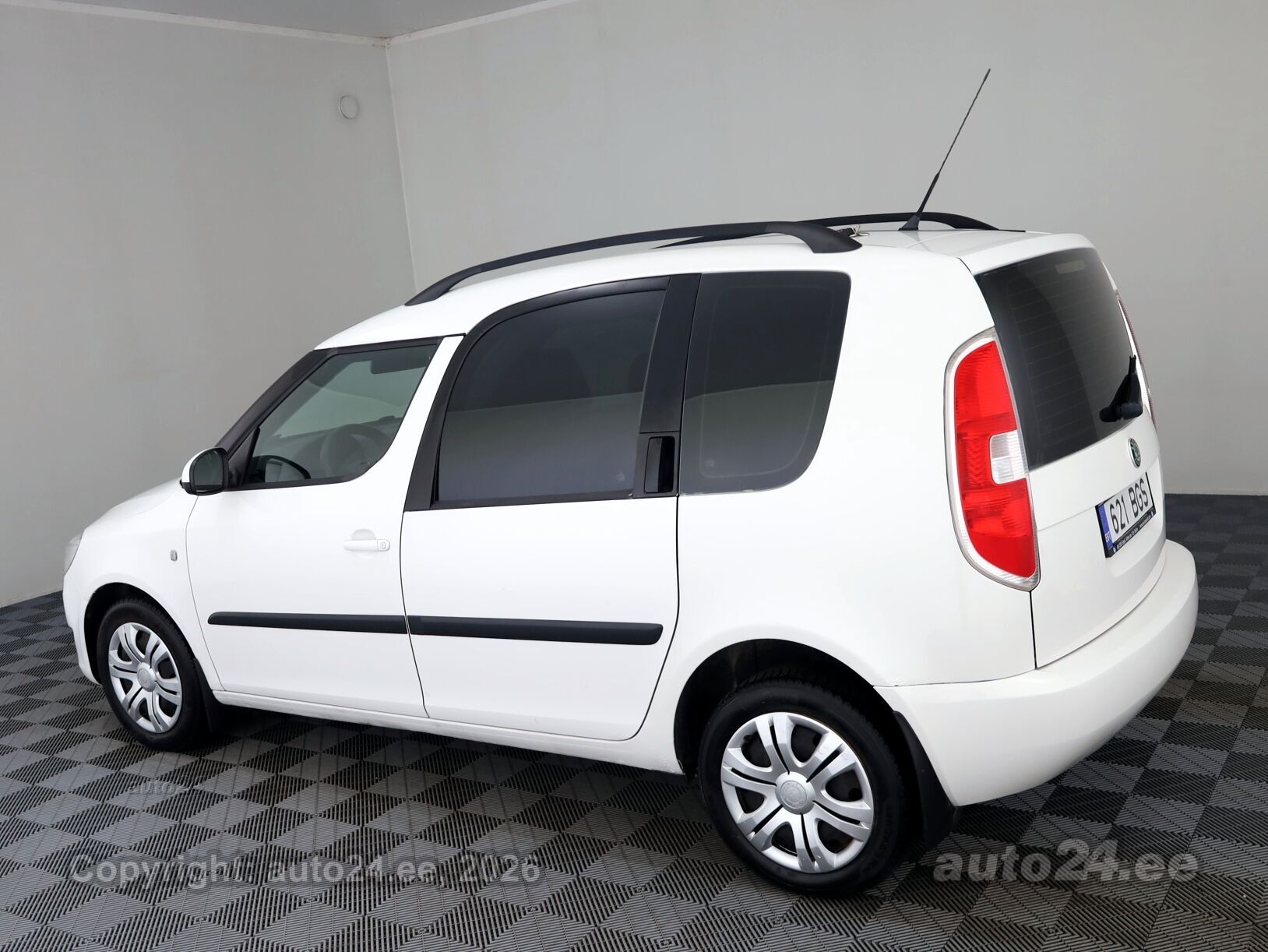 Skoda Roomster 2012 — engine 1197 cm³ (63 kW)