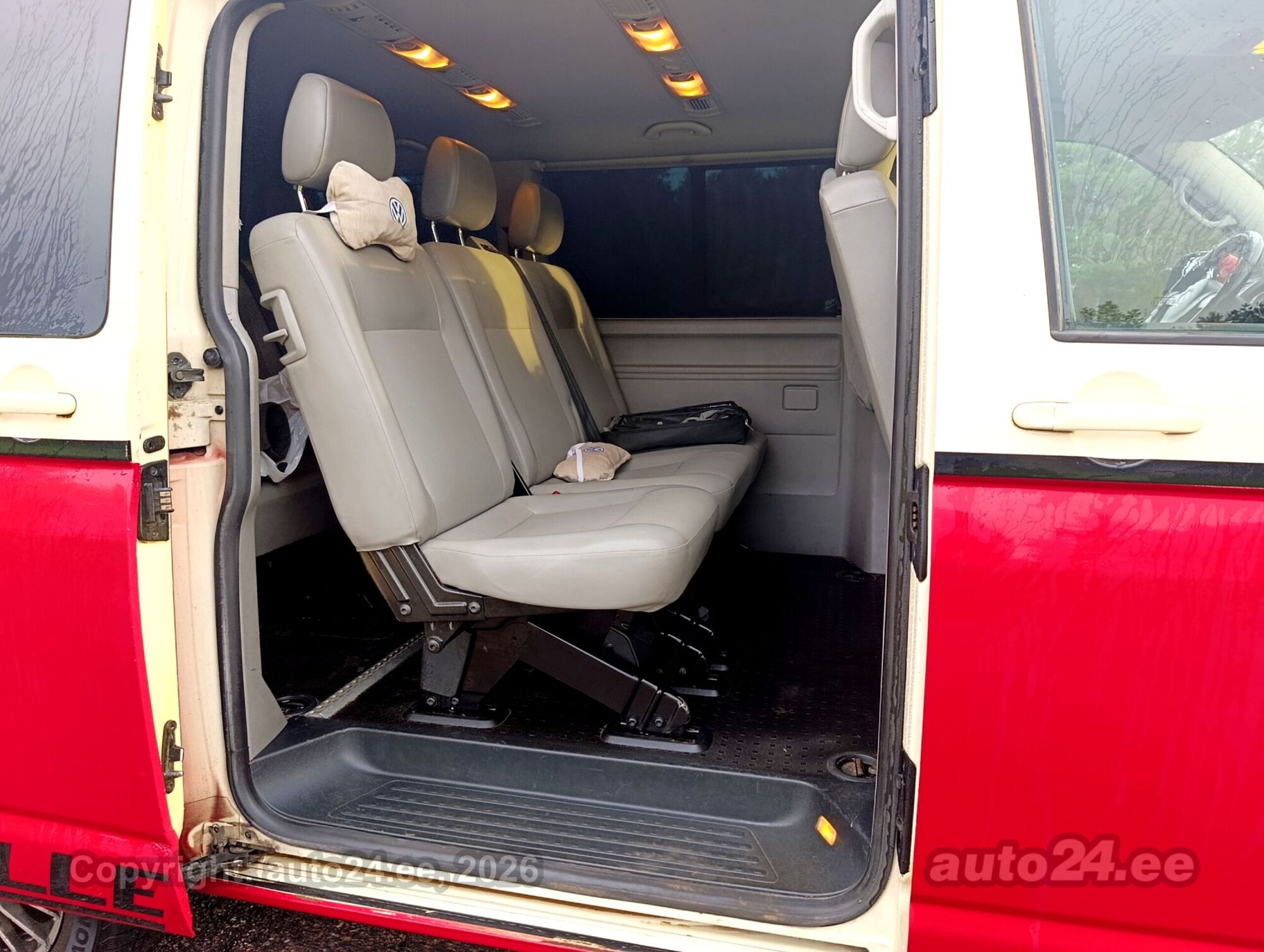 Volkswagen Caravelle 2010 — photo 9