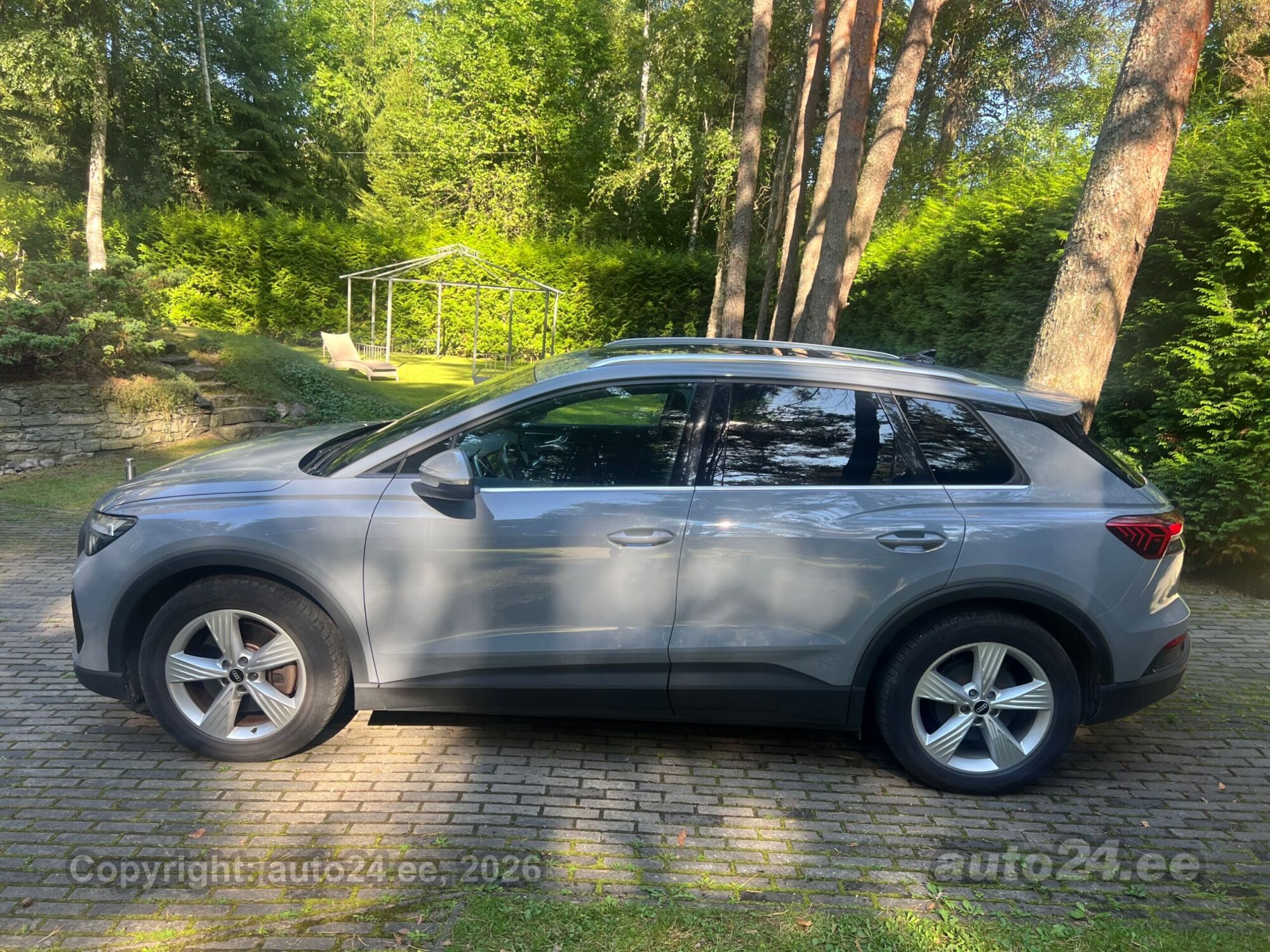 Audi Q4 e-tron 2021, photo 4/10