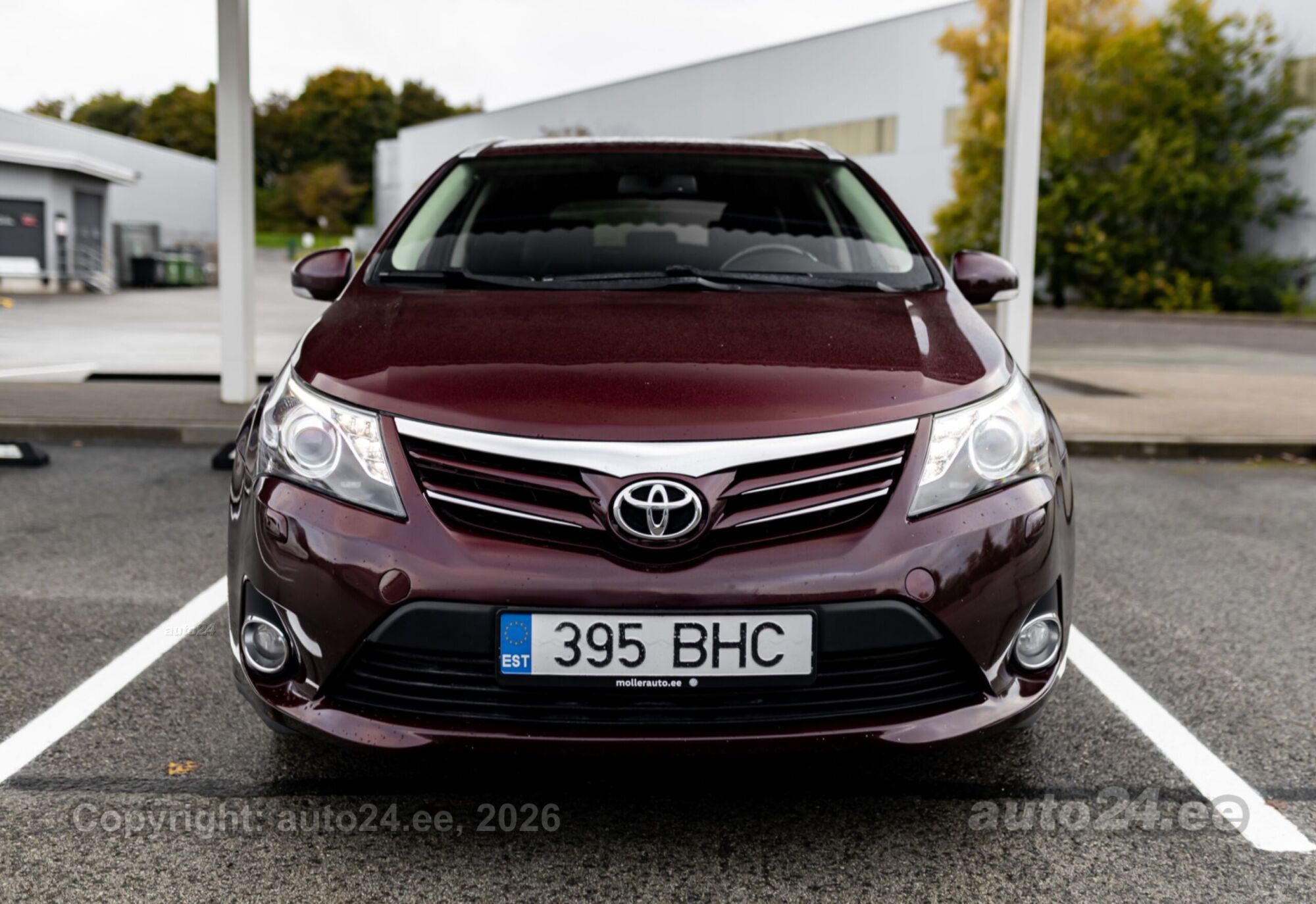 Toyota Avensis 2012 — rear view