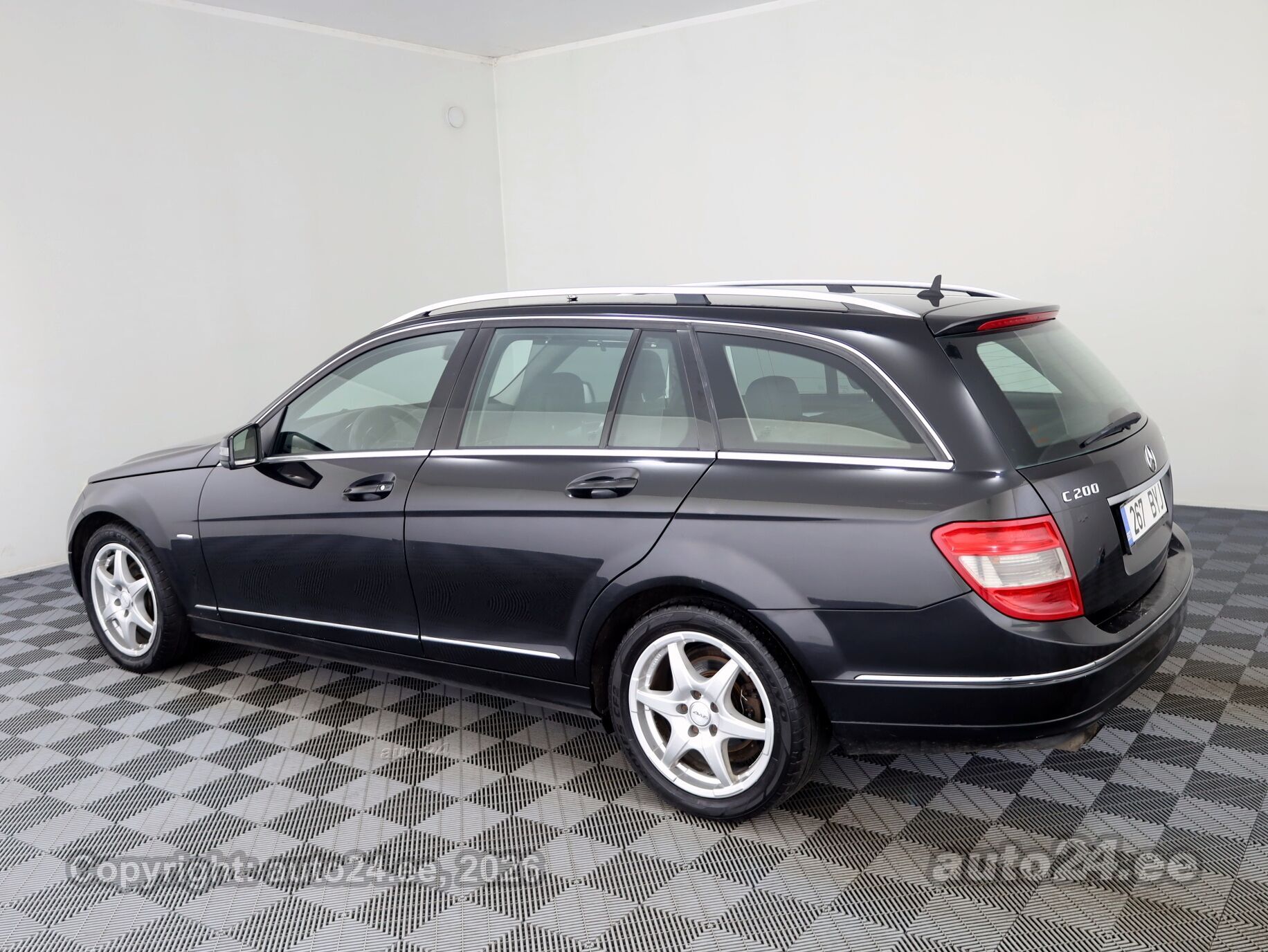Mercedes-Benz C-Class 2009 — engine 2148 cm³ (100 kW)