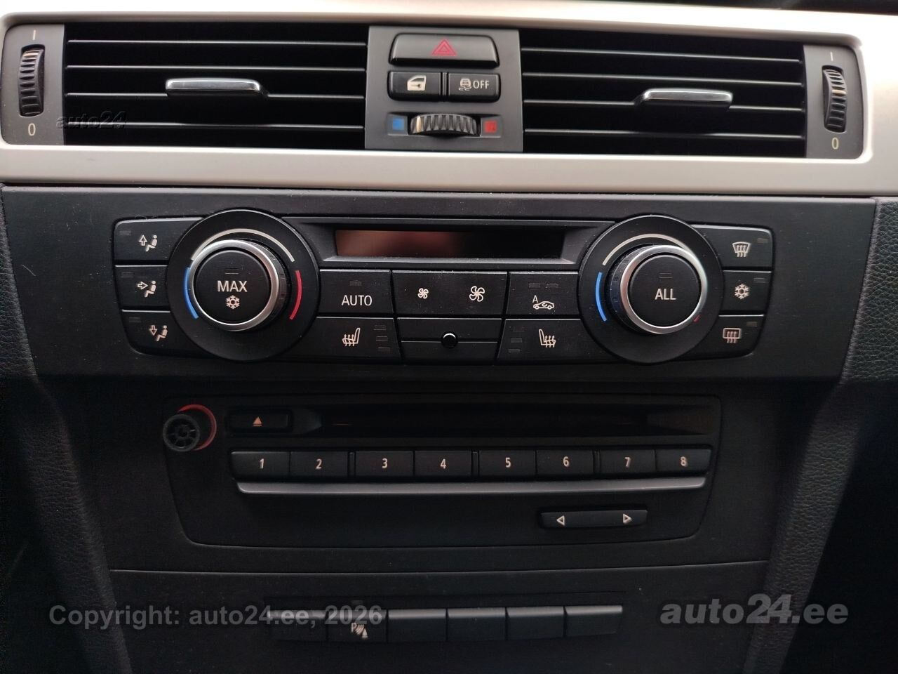 BMW 3 Series 2011 — photo 13