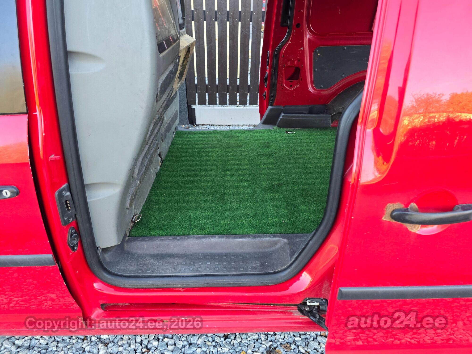 Volkswagen Caddy 2011 — photo 15