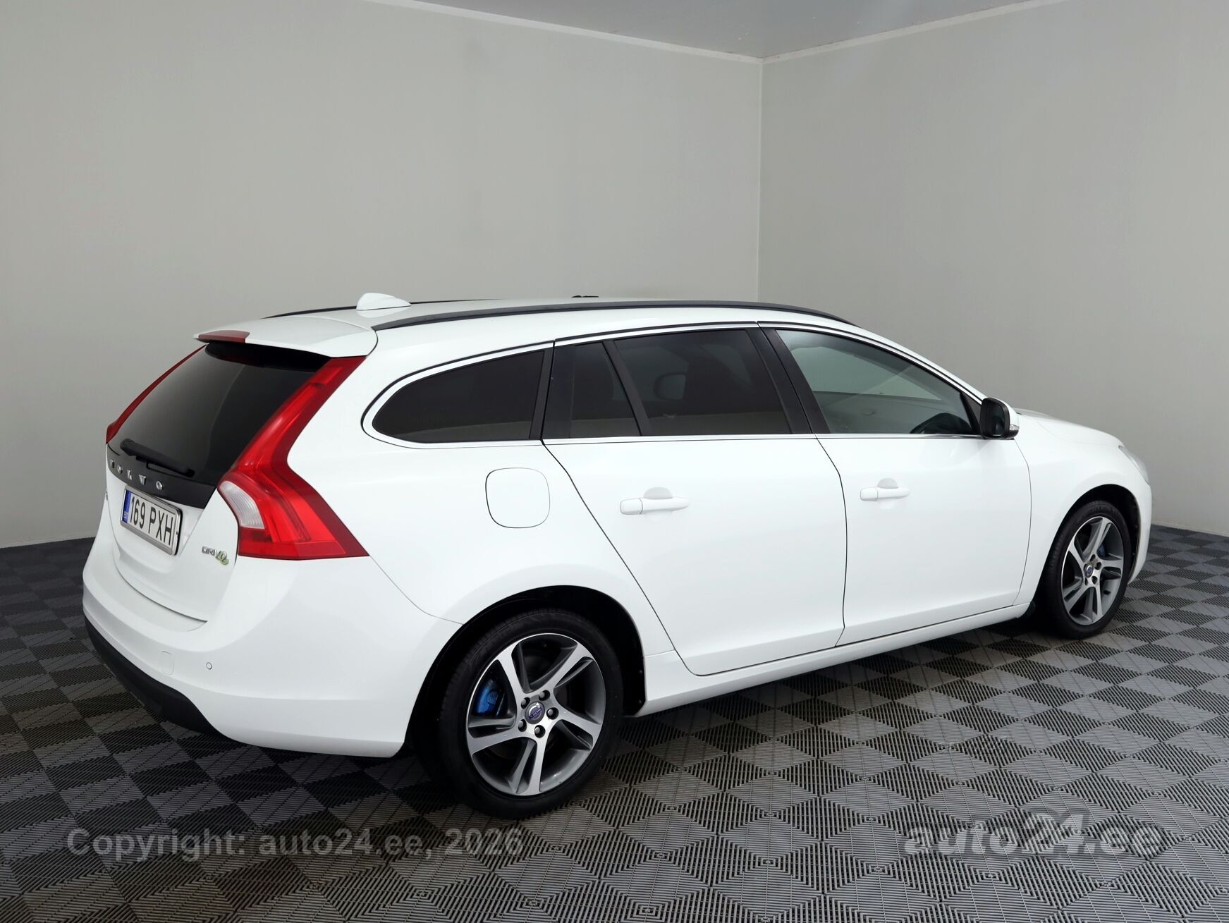 Volvo V60 2012 — салон