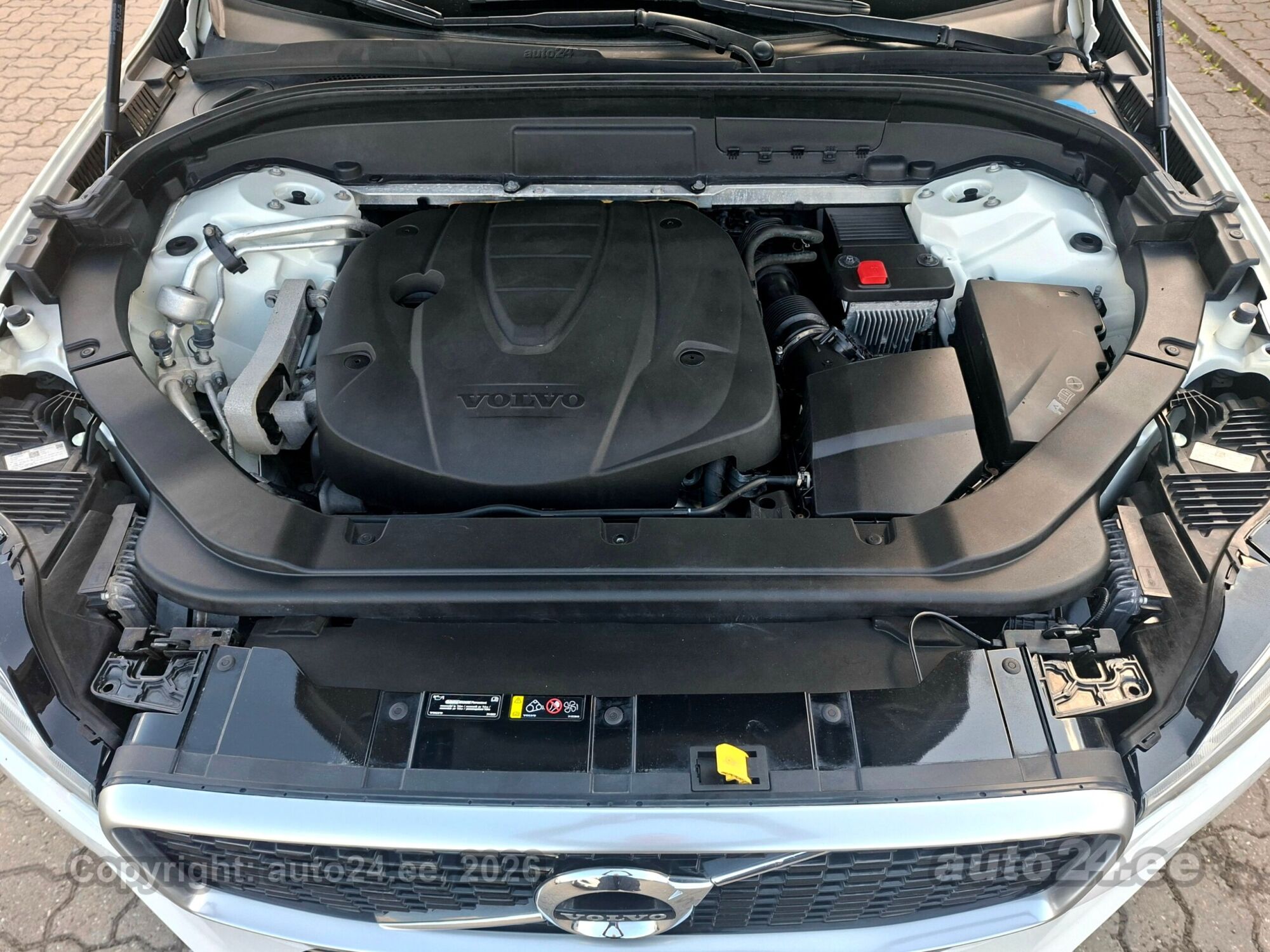 Volvo XC60 R-Line 2.0 173kW 2018, photo 5/10