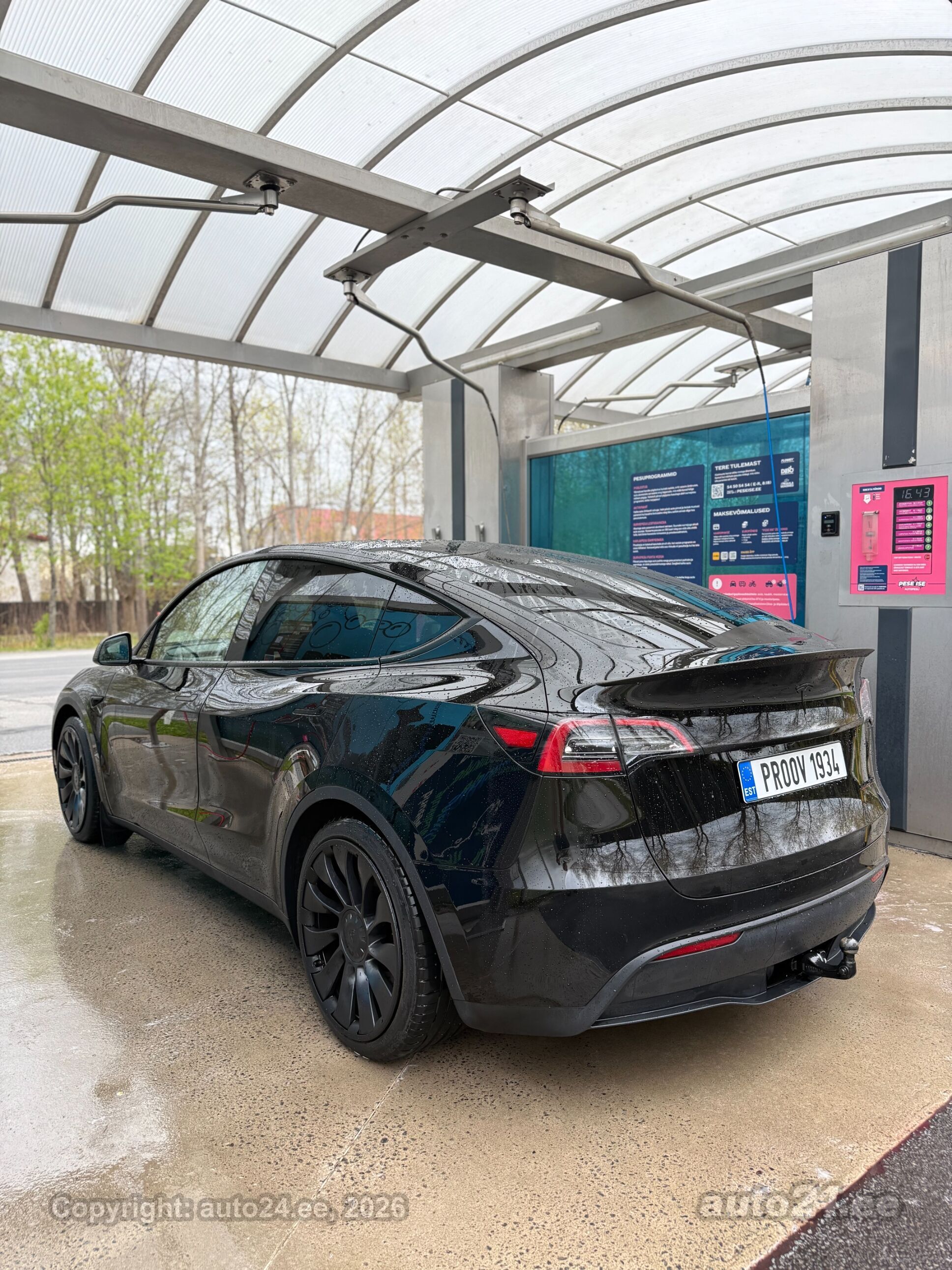 Tesla Model Y - 9