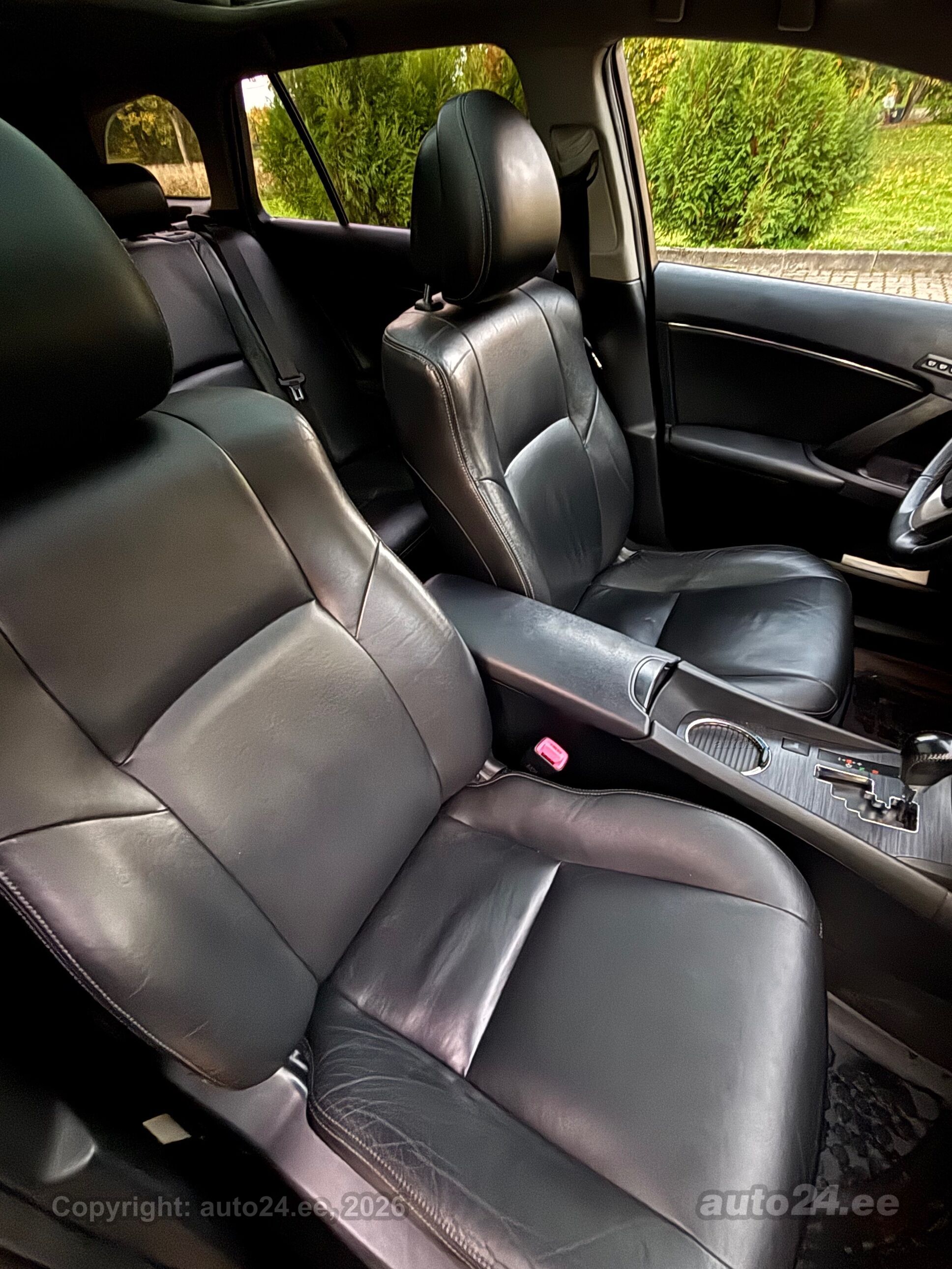 Toyota Avensis 2011 — photo 8